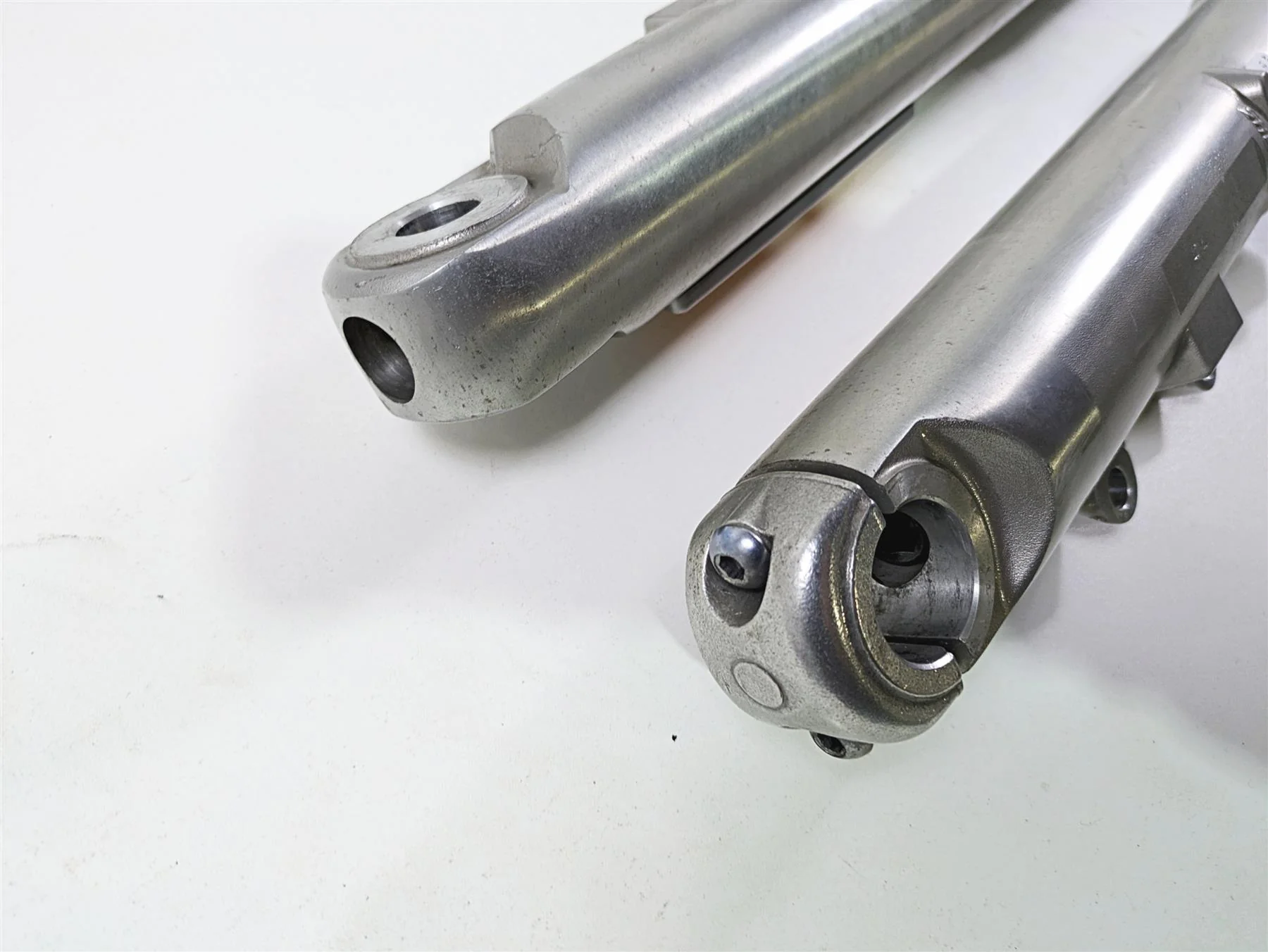 2016 Harley FXDL Dyna Low Rider Dual Caliper Front Fork 49mm 45400052 45400051 - Image 5