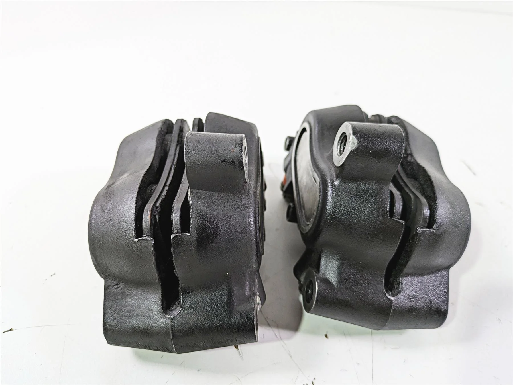 2016 Harley FXDL Dyna Low Rider Front Brake Caliper Set 41300001 41300002 - Image 5