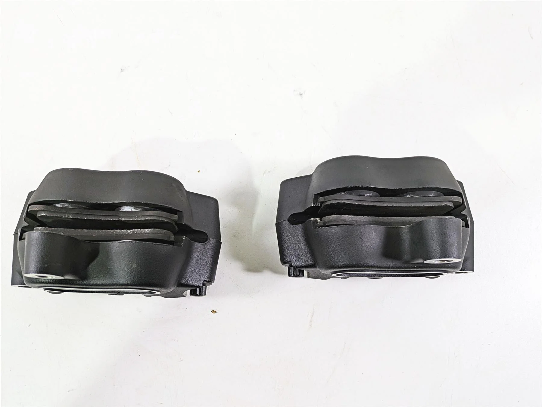 2016 Harley FXDL Dyna Low Rider Front Brake Caliper Set 41300001 41300002 - Image 11