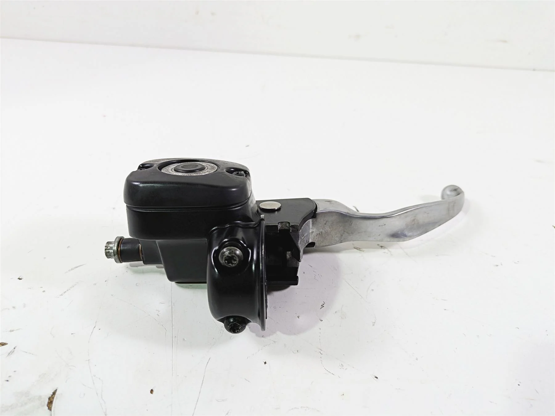 2016 Harley FXDL Dyna Low Rider Front Brake Master Cylinder 11/16" 45170-08F