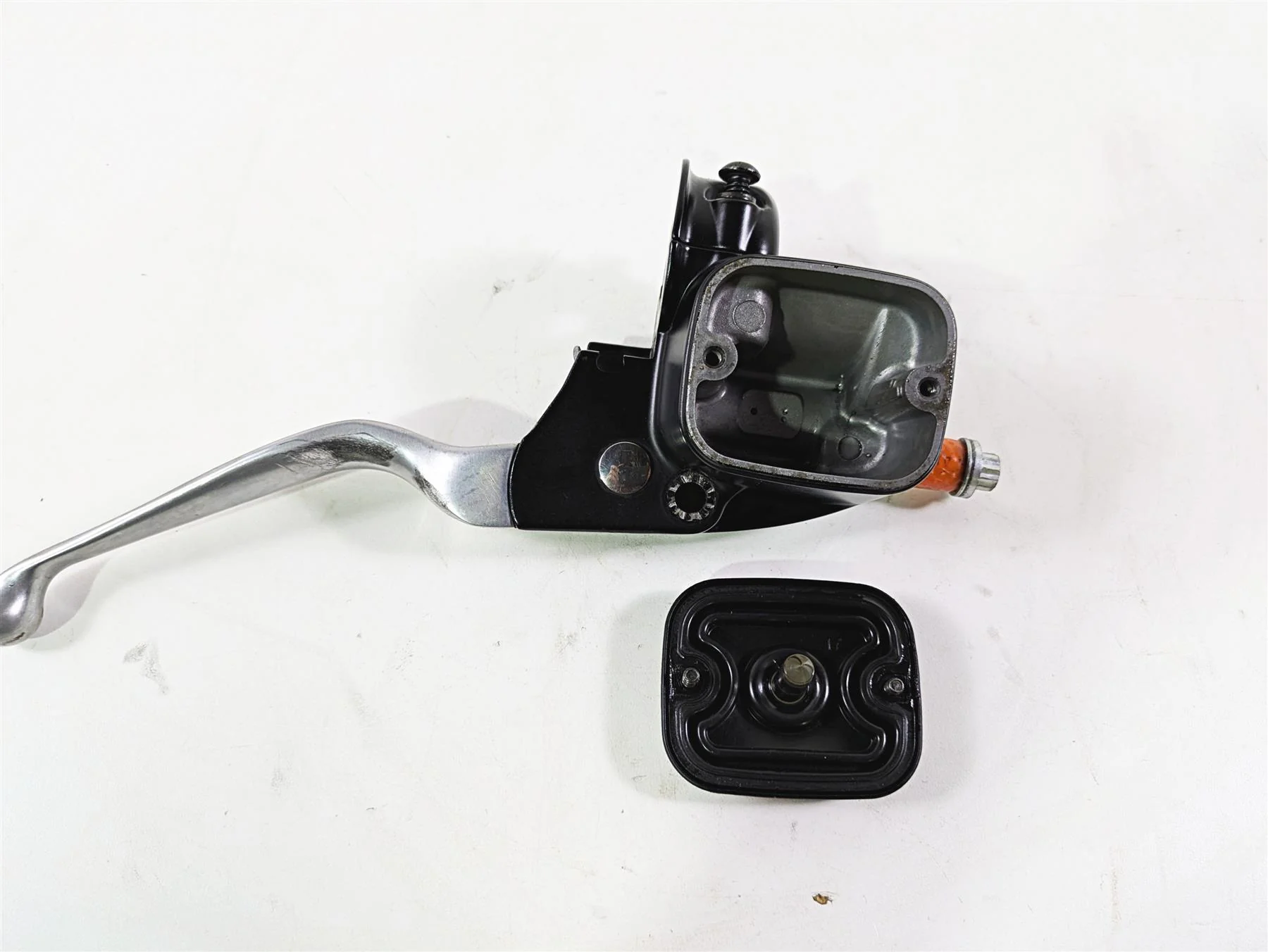 2016 Harley FXDL Dyna Low Rider Front Brake Master Cylinder 11/16" 45170-08F - Image 12