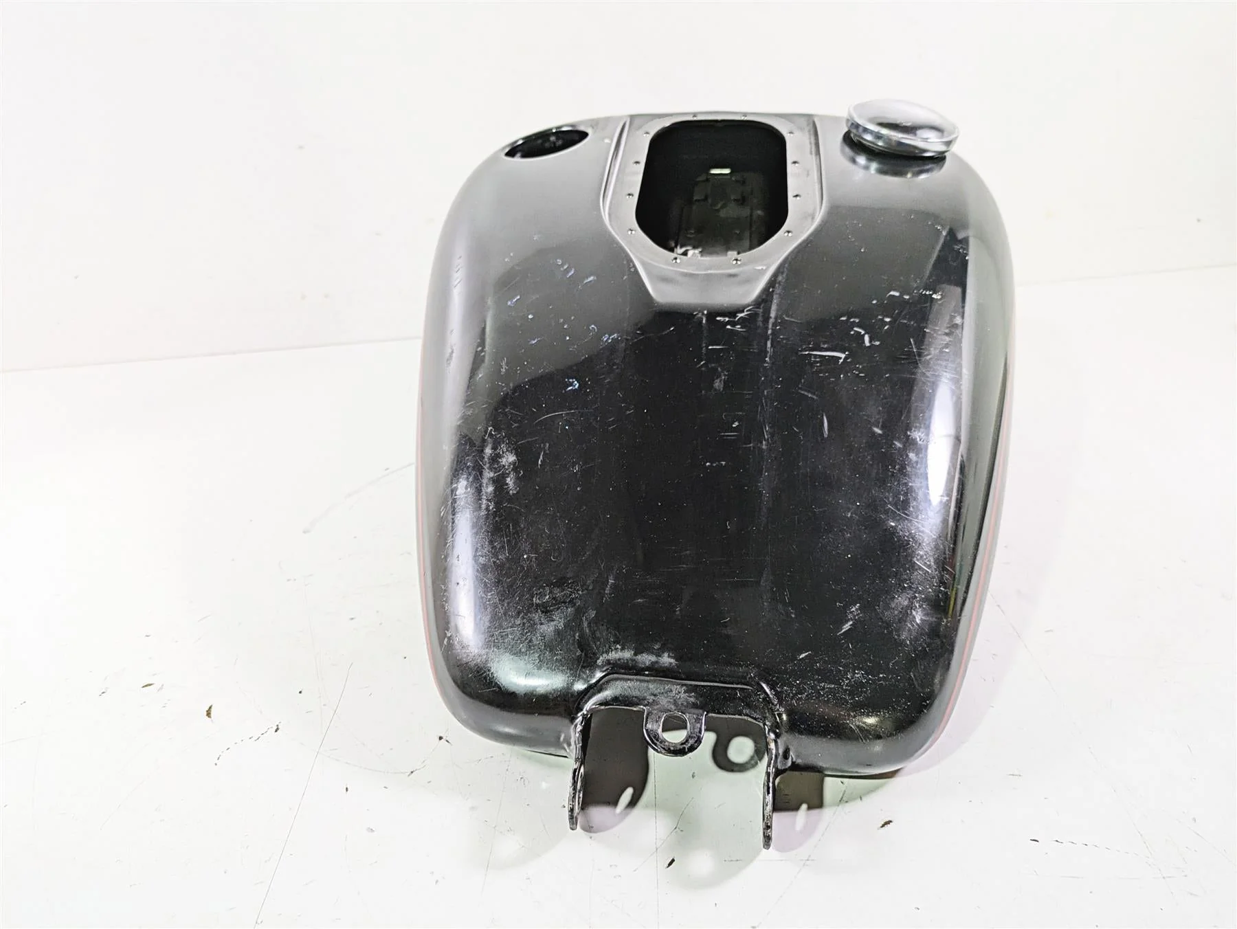 2016 Harley FXDL Dyna Low Rider Fuel Gas Petrol Tank - No Dent 61593-10 - Image 2