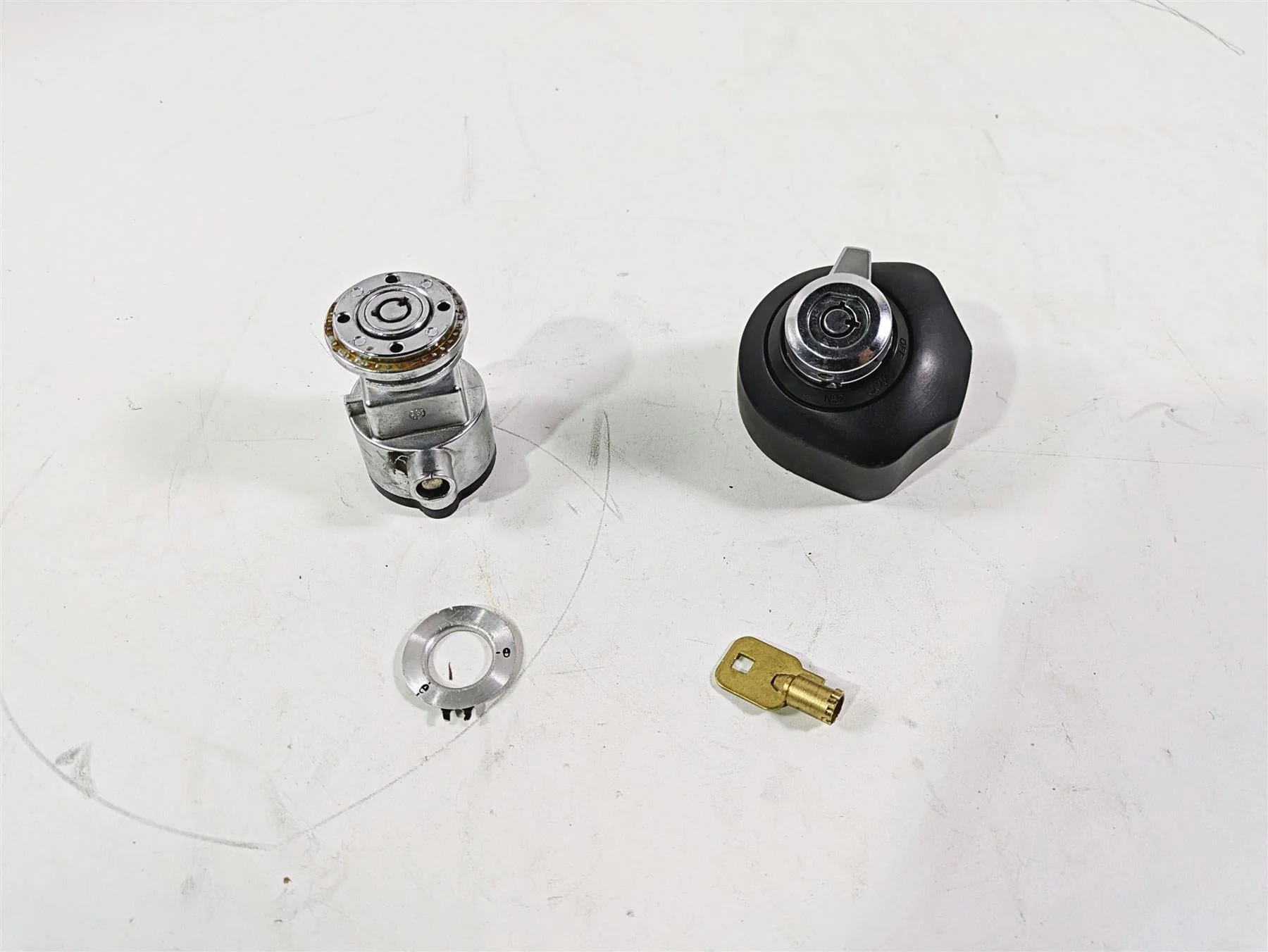 2016 Harley FXDL Dyna Low Rider Ignition Switch Key Lock Set 71475-06B