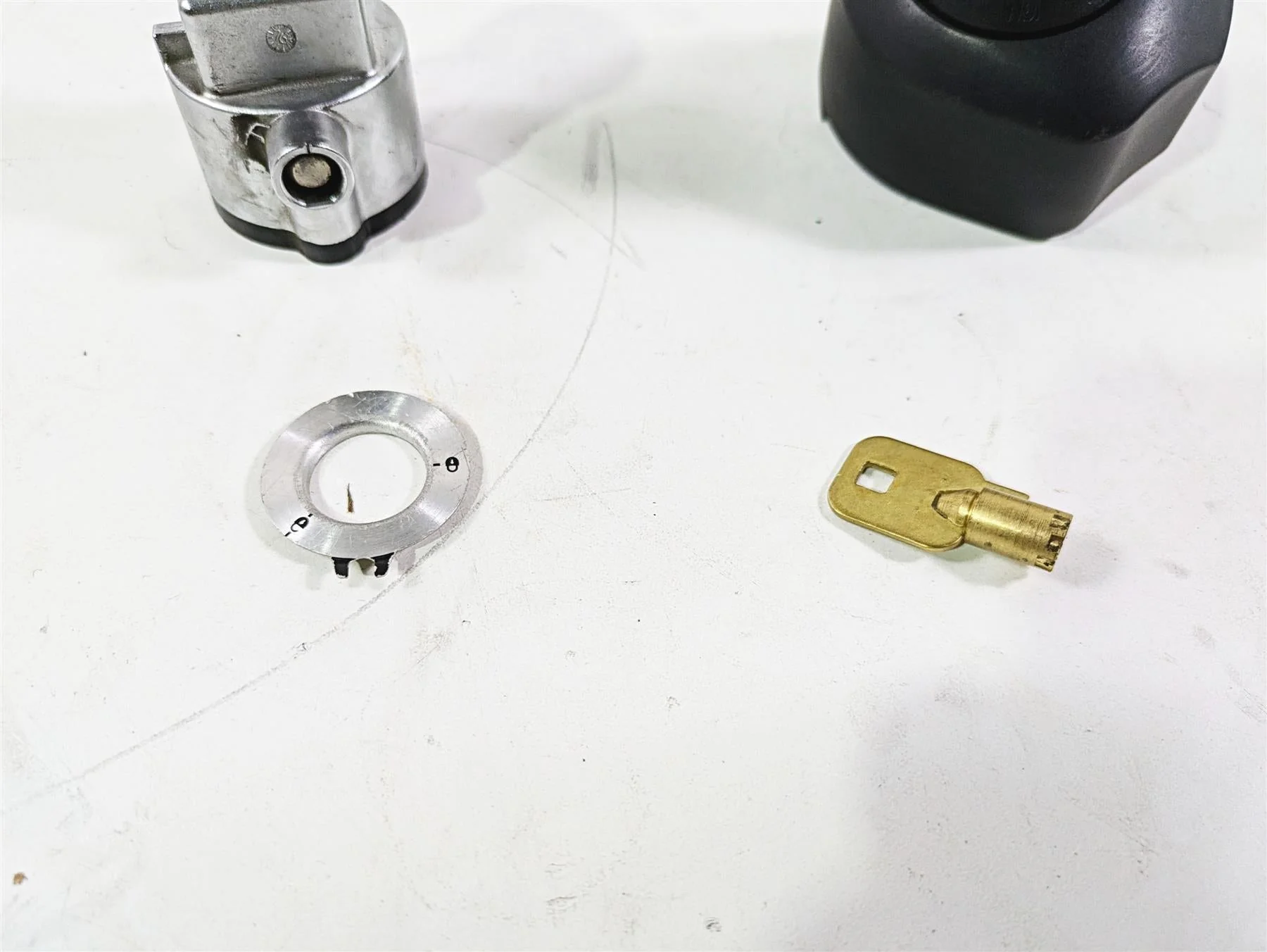 2016 Harley FXDL Dyna Low Rider Ignition Switch Key Lock Set 71475-06B - Image 7