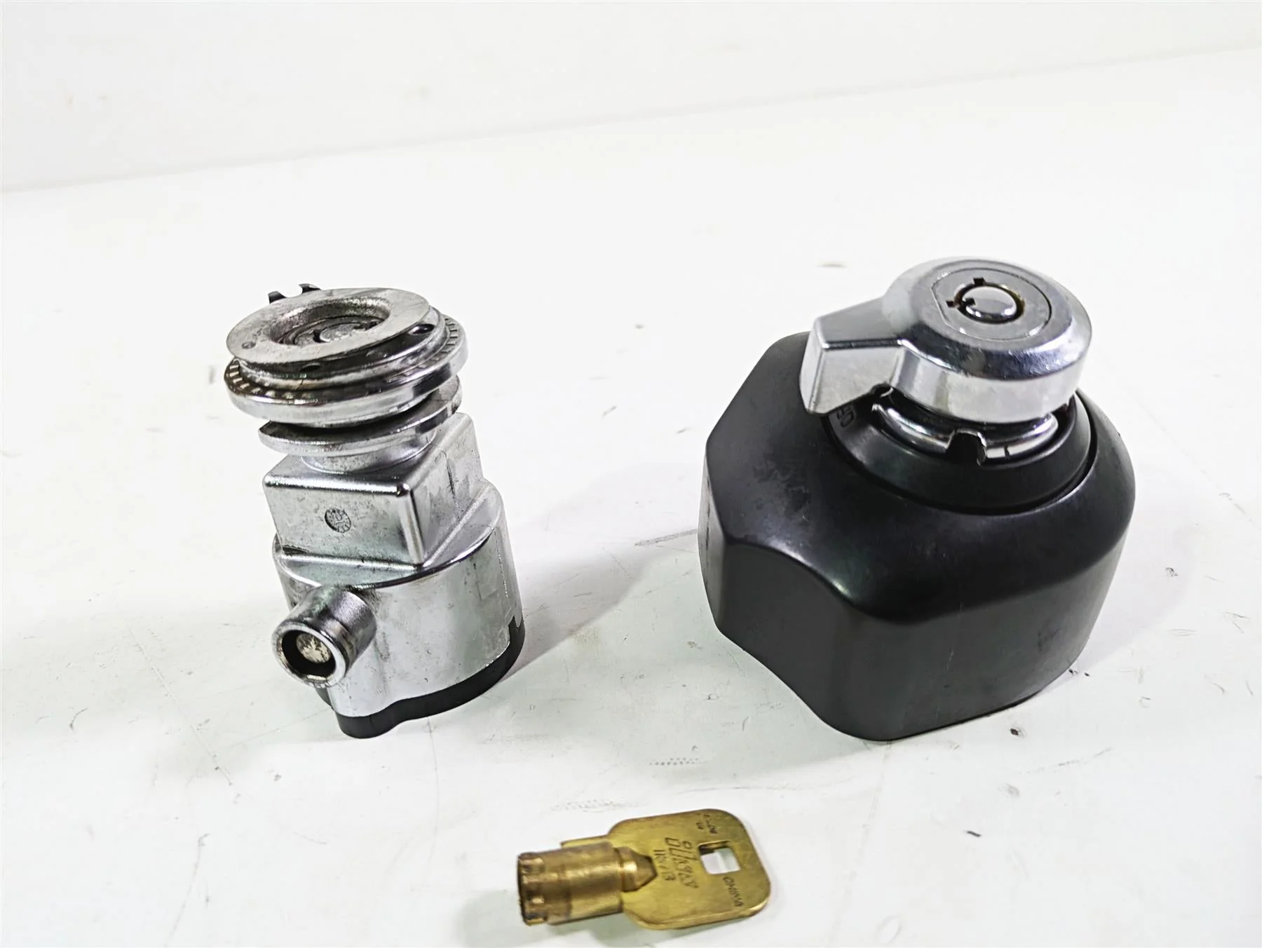2016 Harley FXDL Dyna Low Rider Ignition Switch Key Lock Set 71475-06B - Image 3