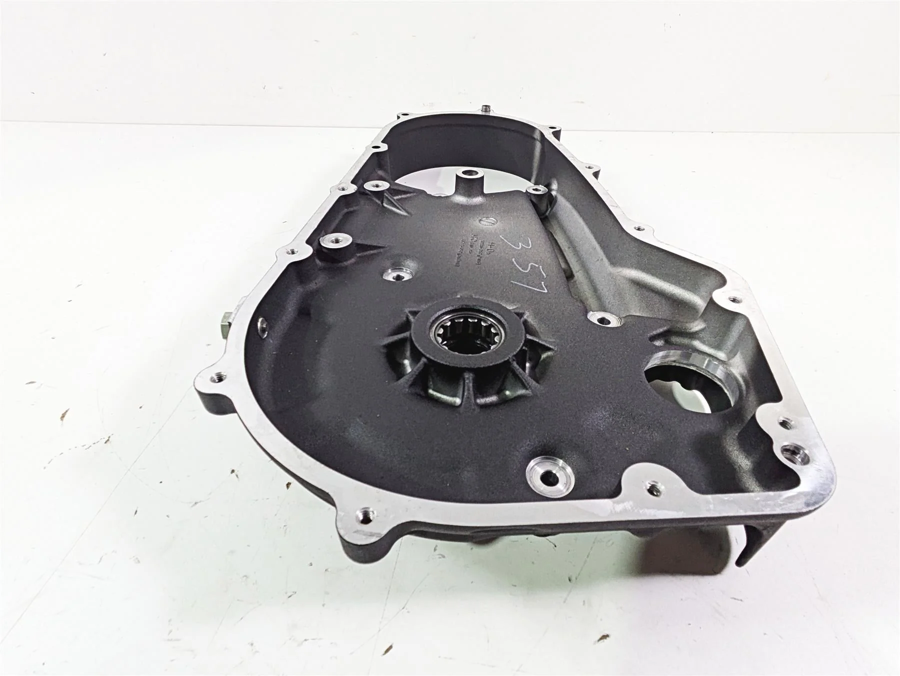 2016 Harley FXDL Dyna Low Rider Inner Primary Drive Clutch Cover 60681-06C - Image 2