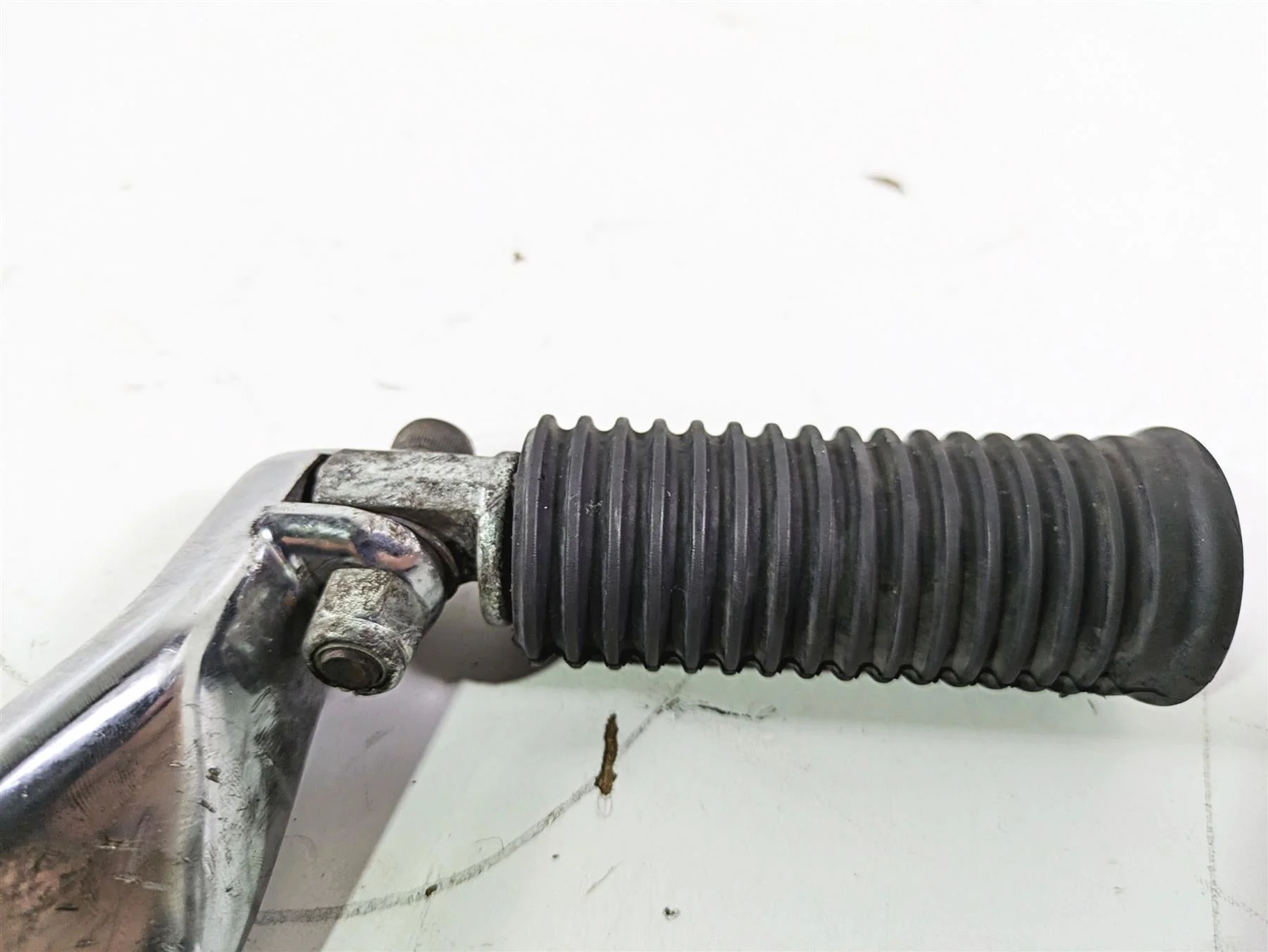 2016 Harley FXDL Dyna Low Rider Left Rider Foot Peg & Shifter Parts 50500279 - Image 5