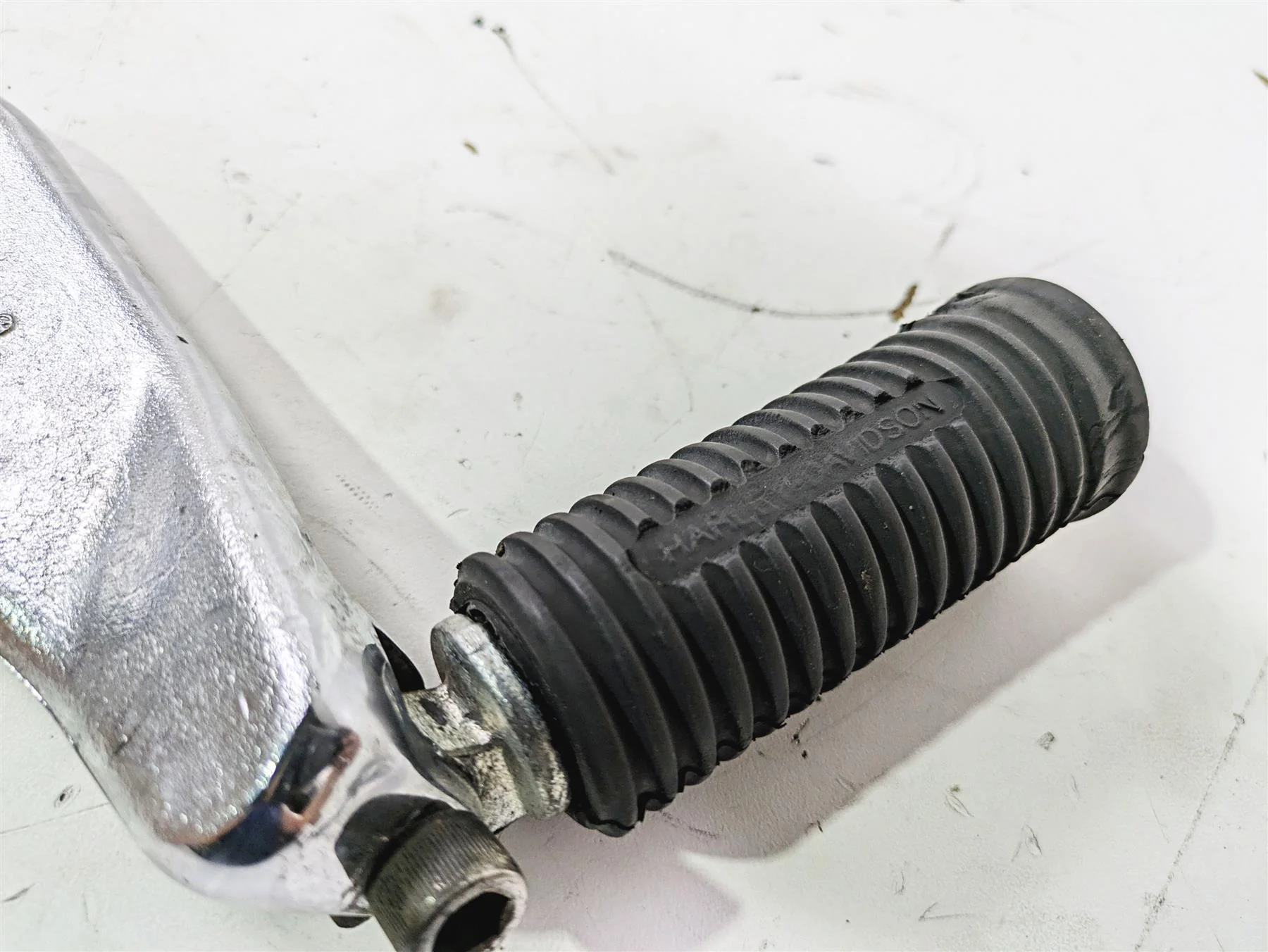 2016 Harley FXDL Dyna Low Rider Left Rider Foot Peg & Shifter Parts 50500279 - Image 8