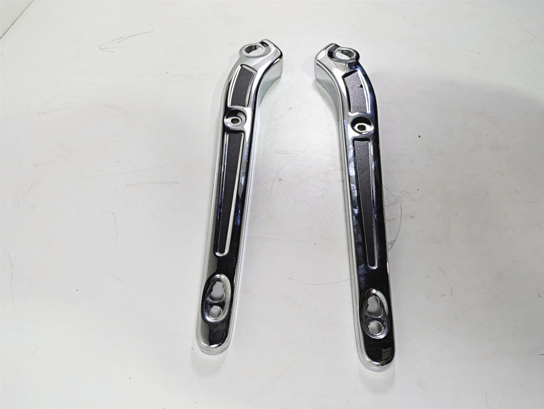 2016 Harley FXDL Dyna Low Rider Rear Fender Struts Braces 57300024 57300026 - Image 2