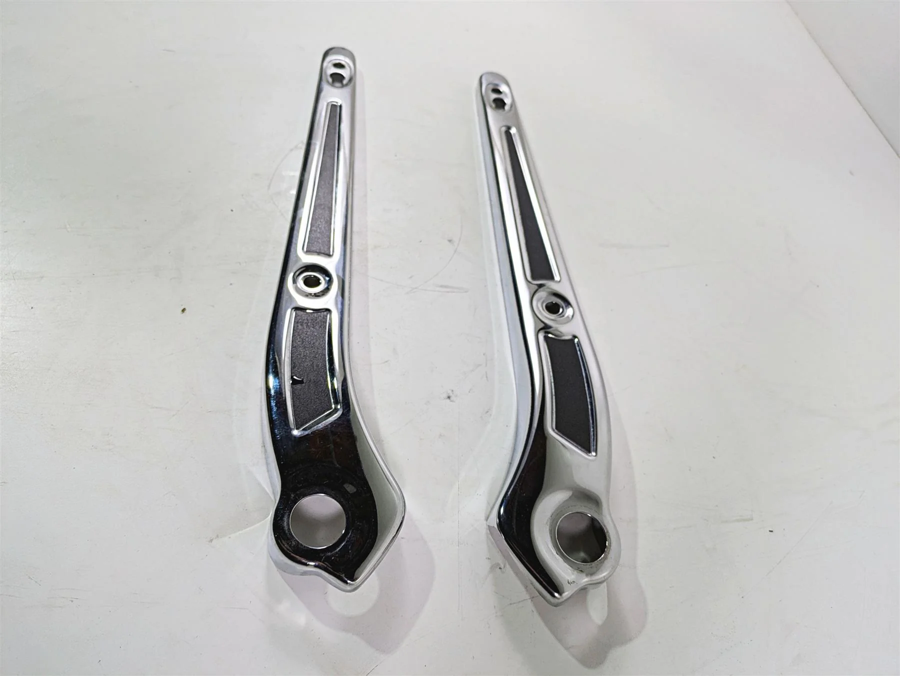 2016 Harley FXDL Dyna Low Rider Rear Fender Struts Braces 57300024 57300026 - Image 3