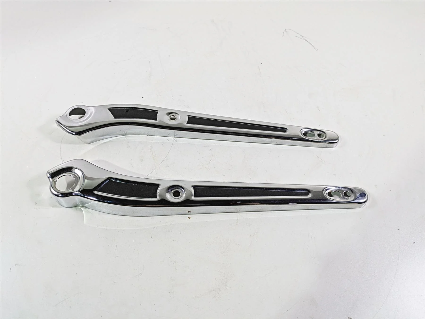 2016 Harley FXDL Dyna Low Rider Rear Fender Struts Braces 57300024 57300026 - Image 4