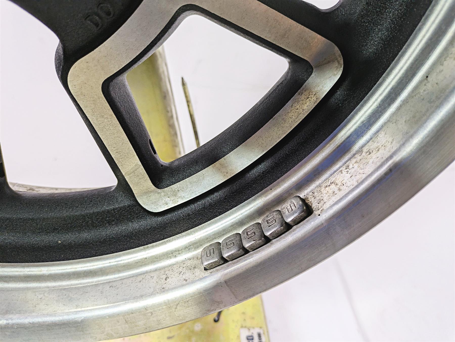 2016 Harley FXDL Dyna Low Rider Rear Wheel Rim Straight 17x4.5 Cast 40900289 - Image 8