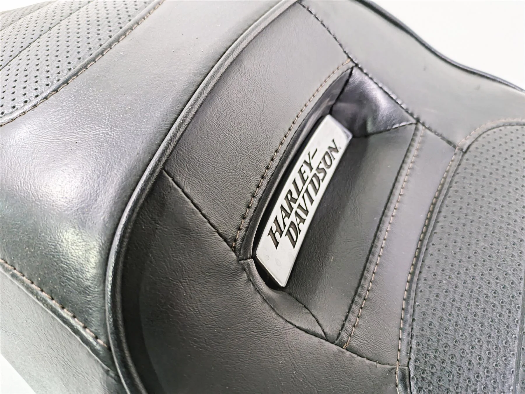 2016 Harley FXDL Dyna Low Rider Seat Saddle -No Tears 52000136 - Image 6