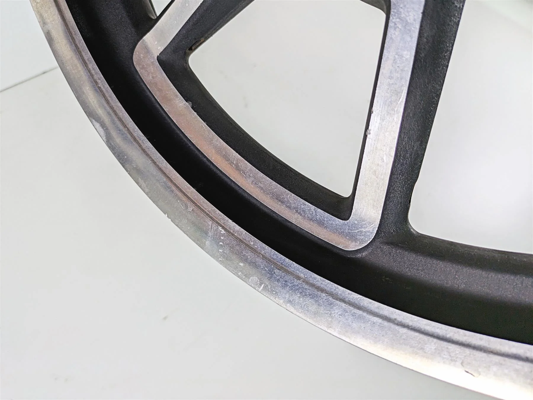 2016 Harley FXDL Dyna Low Rider Straight 19x2.5 Front Wheel Cast Rim 43300280 - Image 9