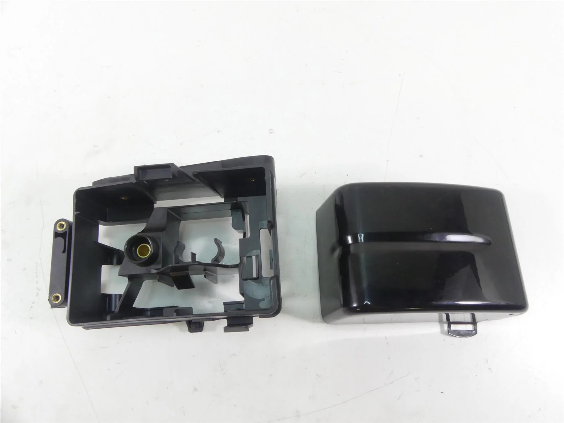 2016 Harley FXDLS Dyna Low Rider Electric Holder Tray & Cover 69201567 66361-12