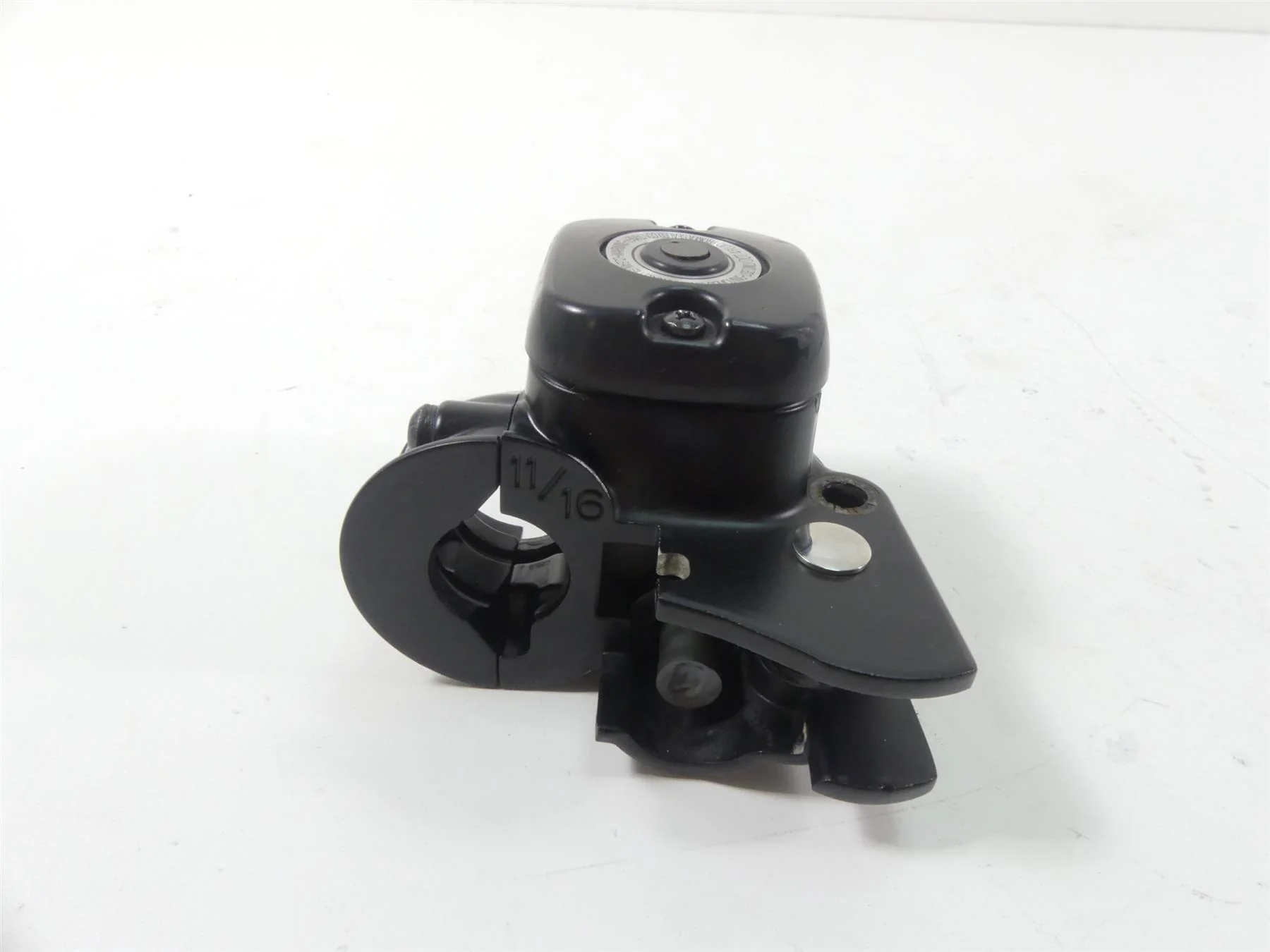 2016 Harley FXDLS Dyna Low Rider Front 11/16 Brake Master Cylinder 41700456 - Image 2
