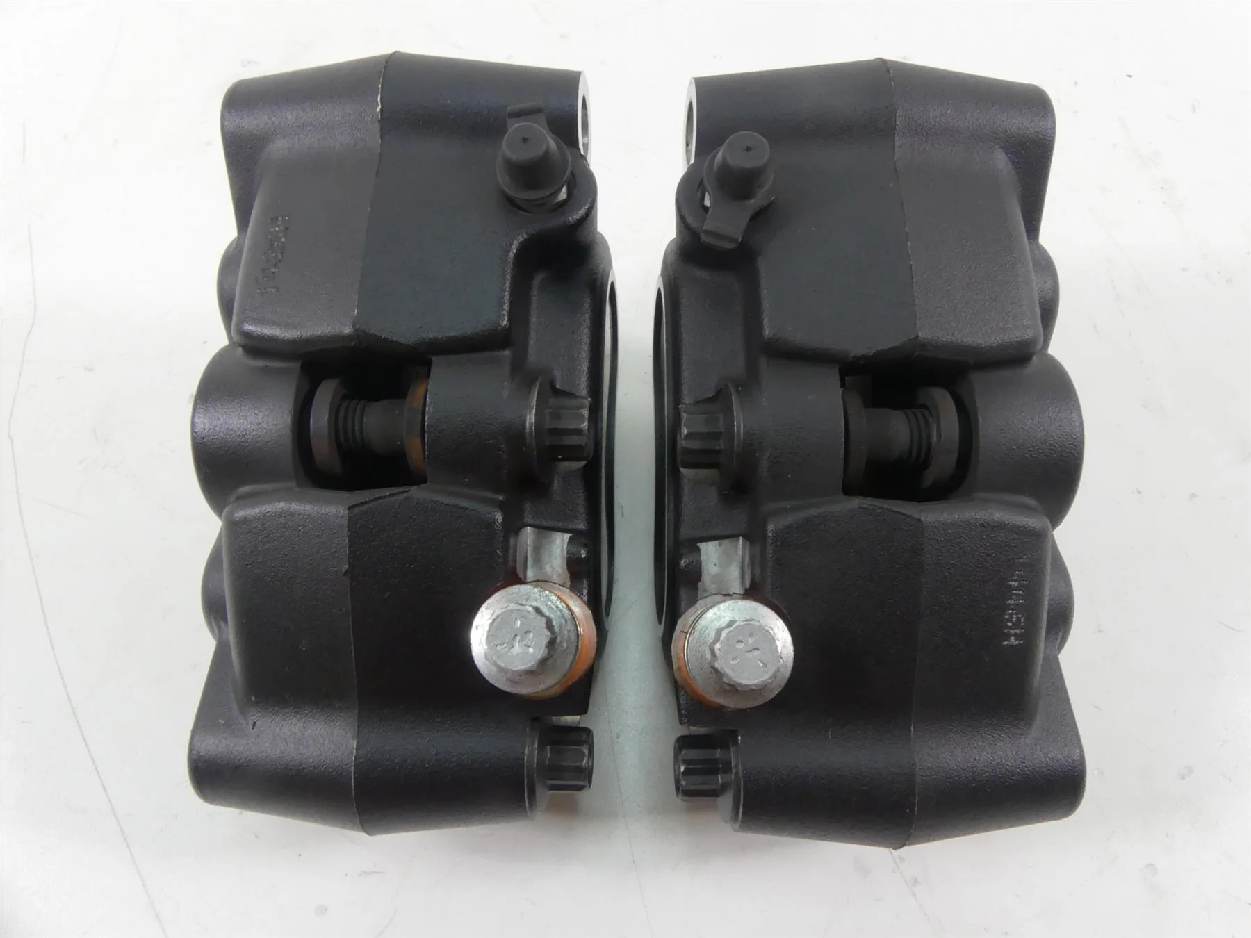 2016 Harley FXDLS Dyna Low Rider Front Brake Caliper Set 41300001 41300002 - Image 4