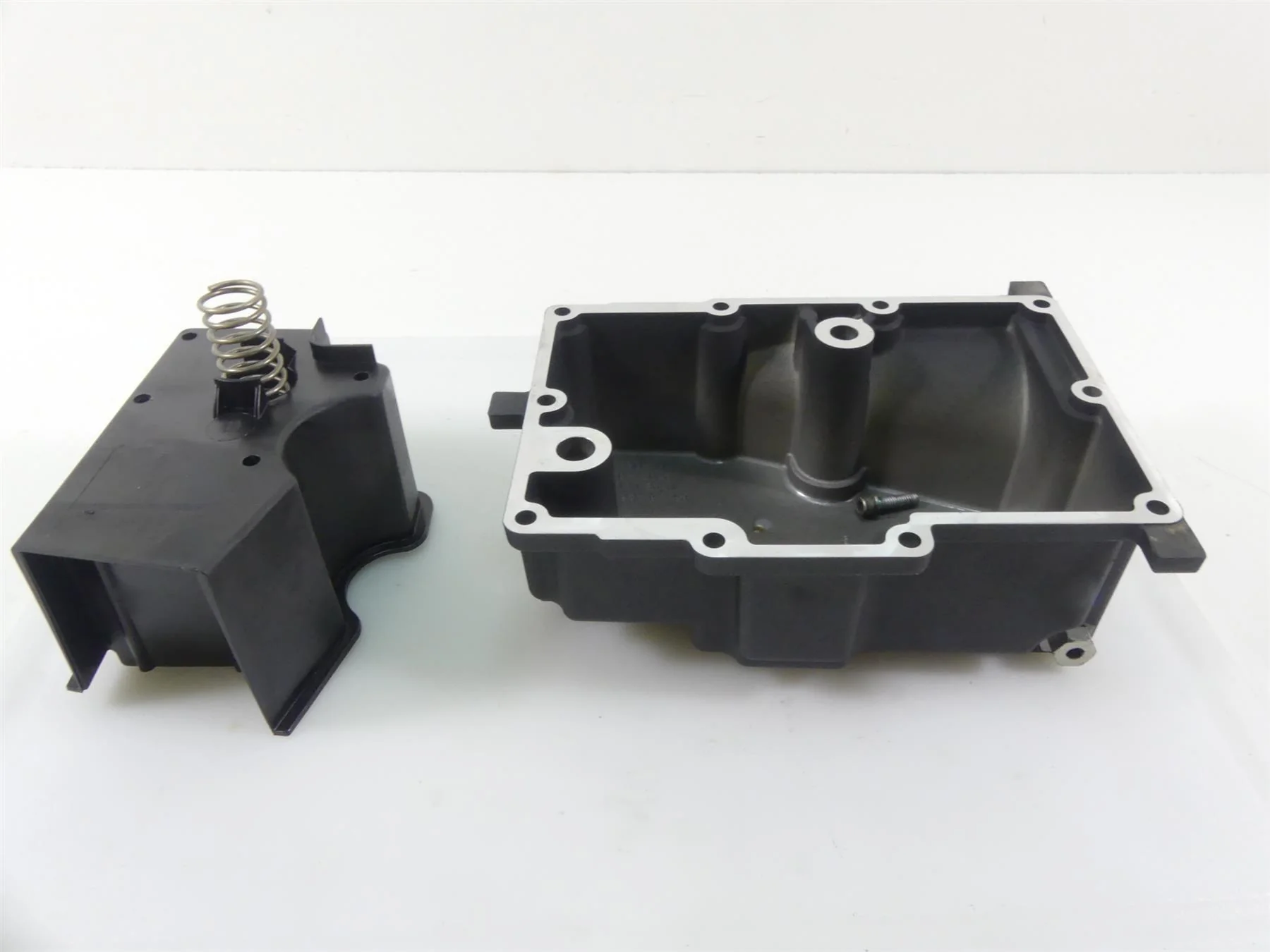 2016 Harley FXDLS Dyna Low Rider Lower Oil Pan Transmission Cover 26071-02 - Image 2