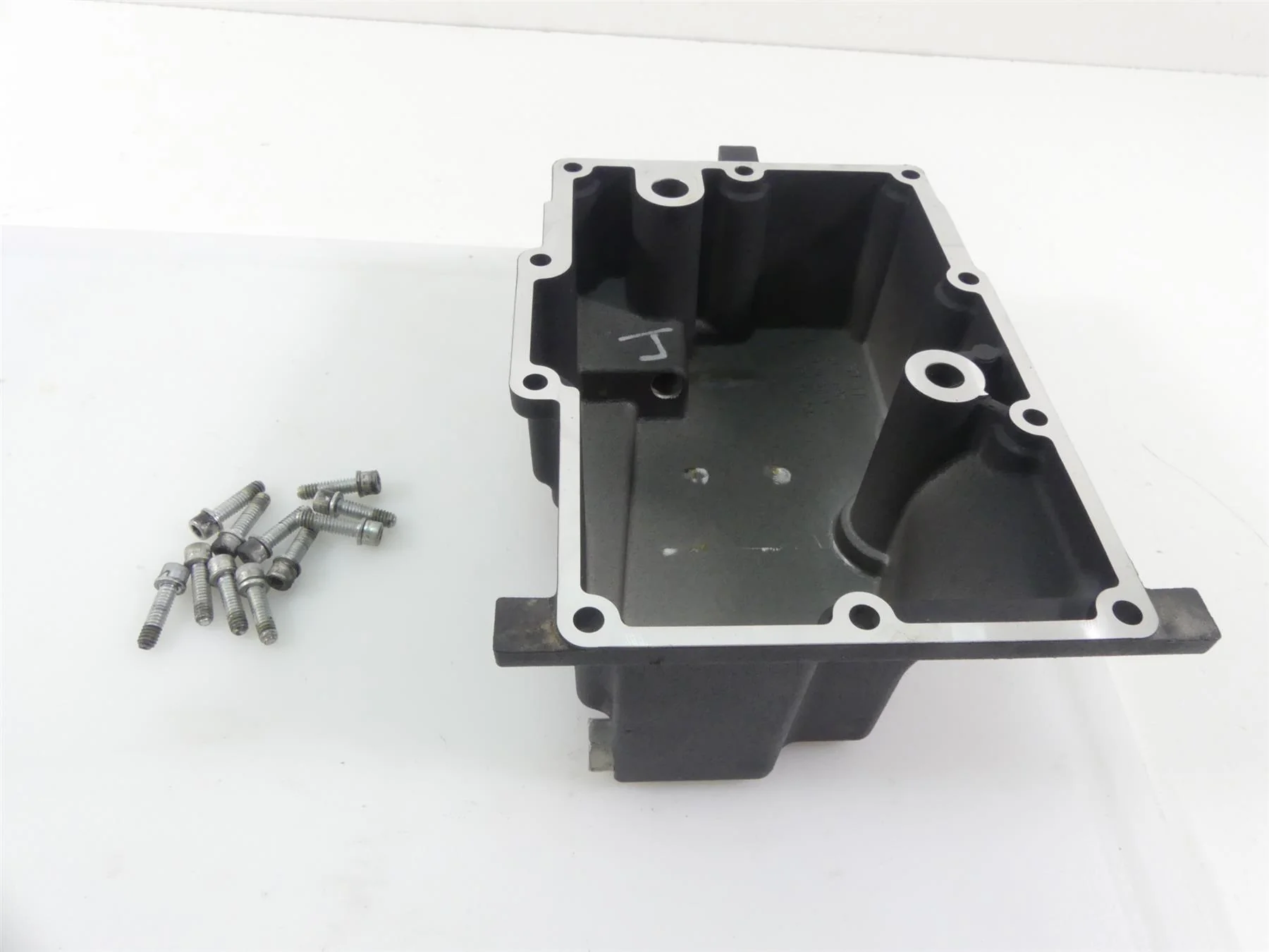 2016 Harley FXDLS Dyna Low Rider Lower Oil Pan Transmission Cover 26071-02 - Image 3