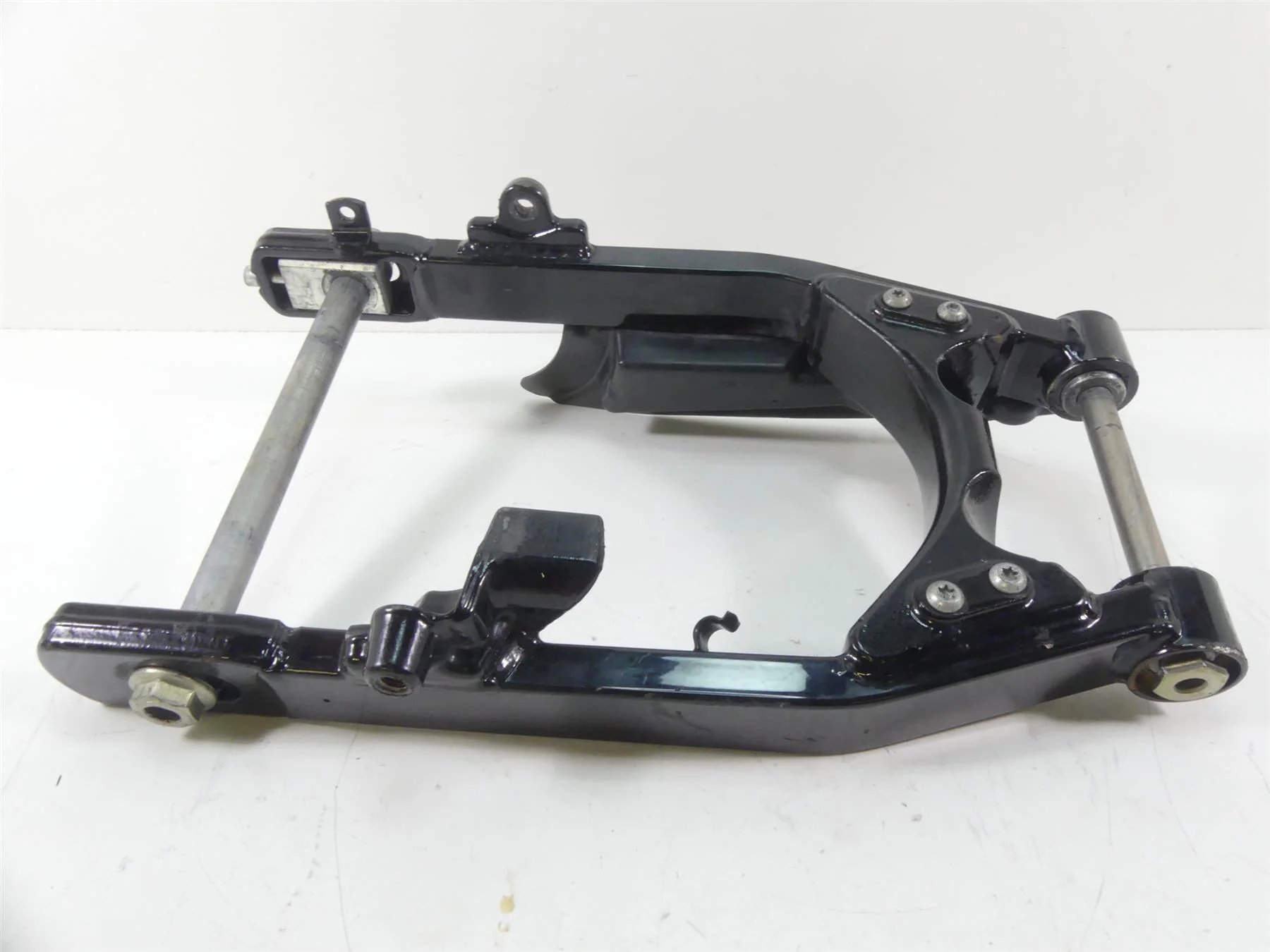 2016 Harley FXDLS Dyna Low Rider Rear Swingarm Swing Arm & 25mm Axle 47820-10