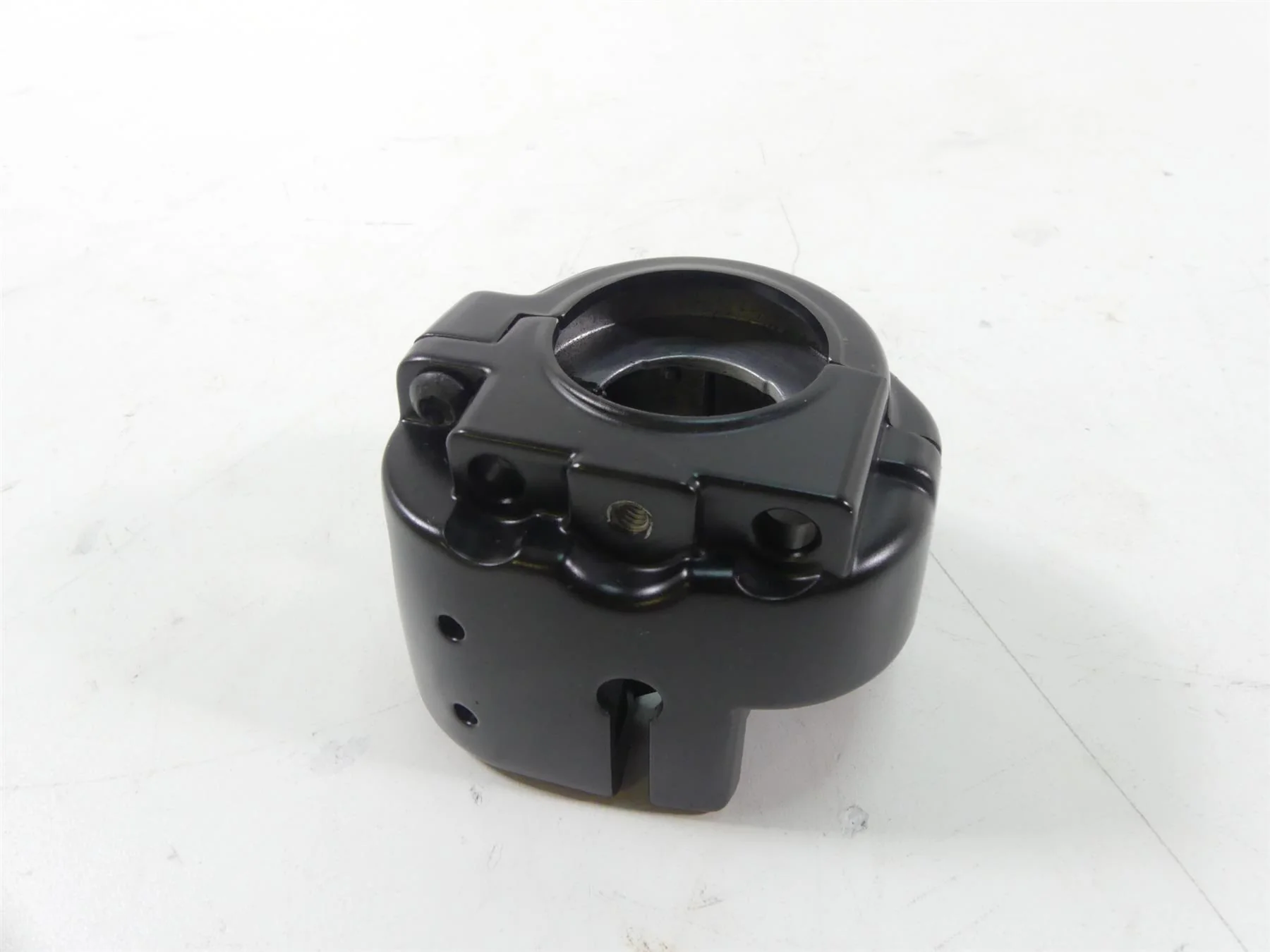 2016 Harley FXDLS Dyna Low Rider Right Hand Control Switch Housing 72921-11 - Image 2