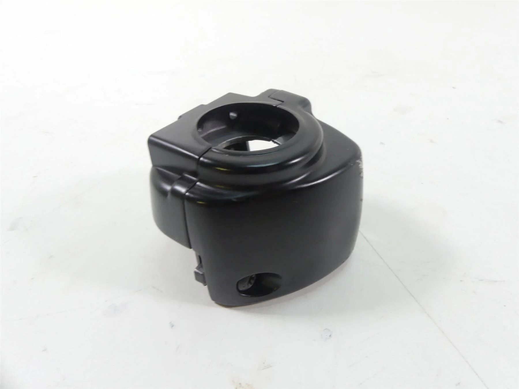 2016 Harley FXDLS Dyna Low Rider Right Hand Control Switch Housing 72921-11 - Image 3