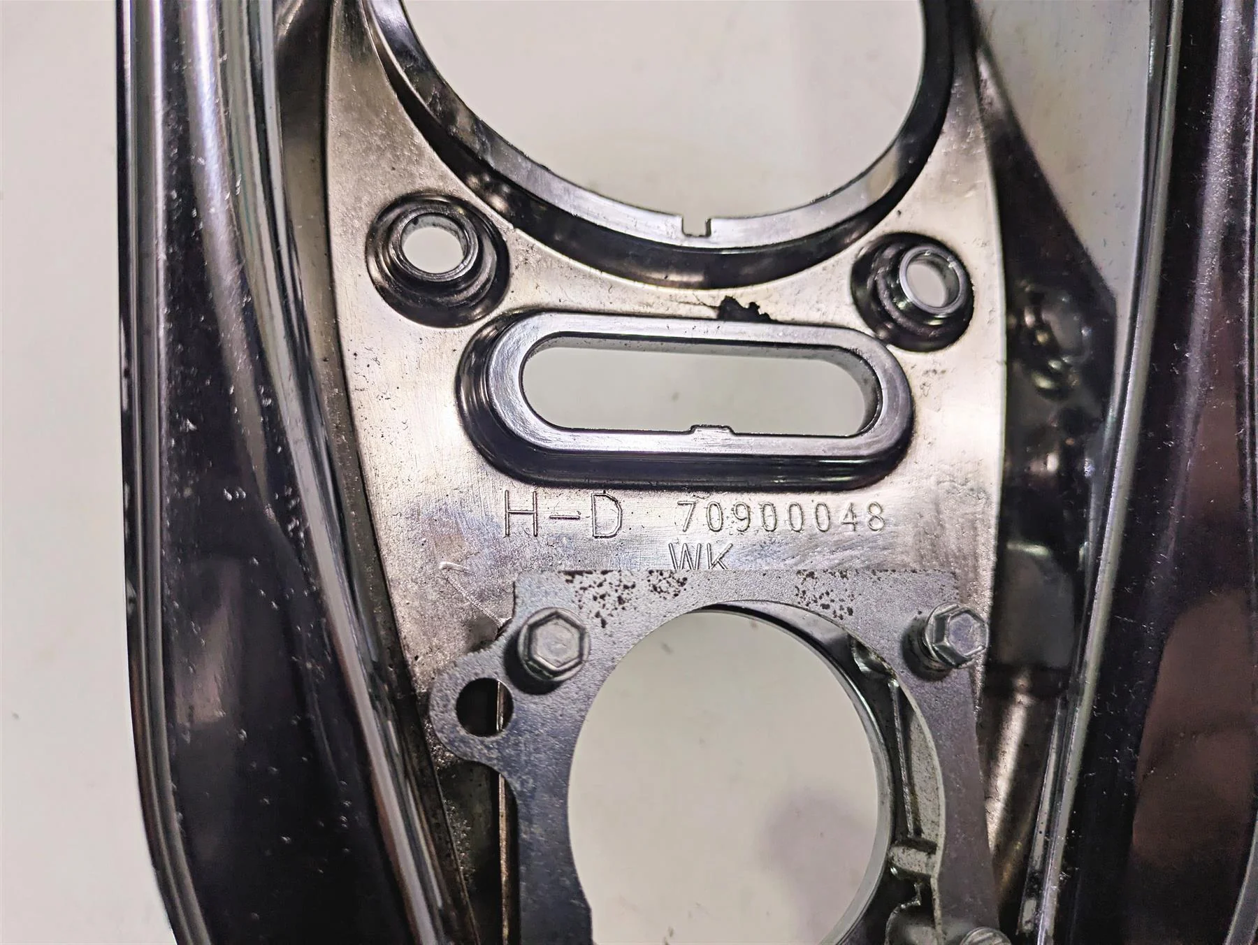 2016 Harley FXDWG Dyna Wide Glide Chrome Fuel Tank Dash Cover Console 70900048 - Image 10