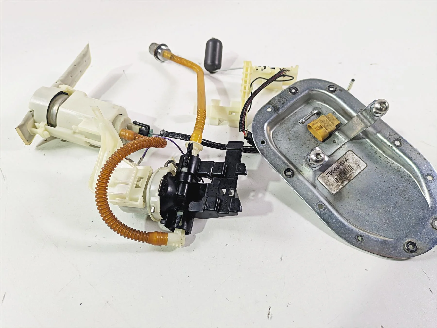 2016 Harley FXDWG Dyna Wide Glide Fuel Gas Petrol Pump 75246-04A - Image 2