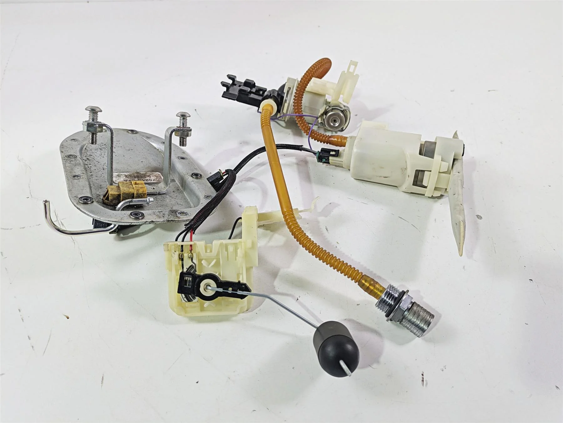 2016 Harley FXDWG Dyna Wide Glide Fuel Gas Petrol Pump 75246-04A - Image 4