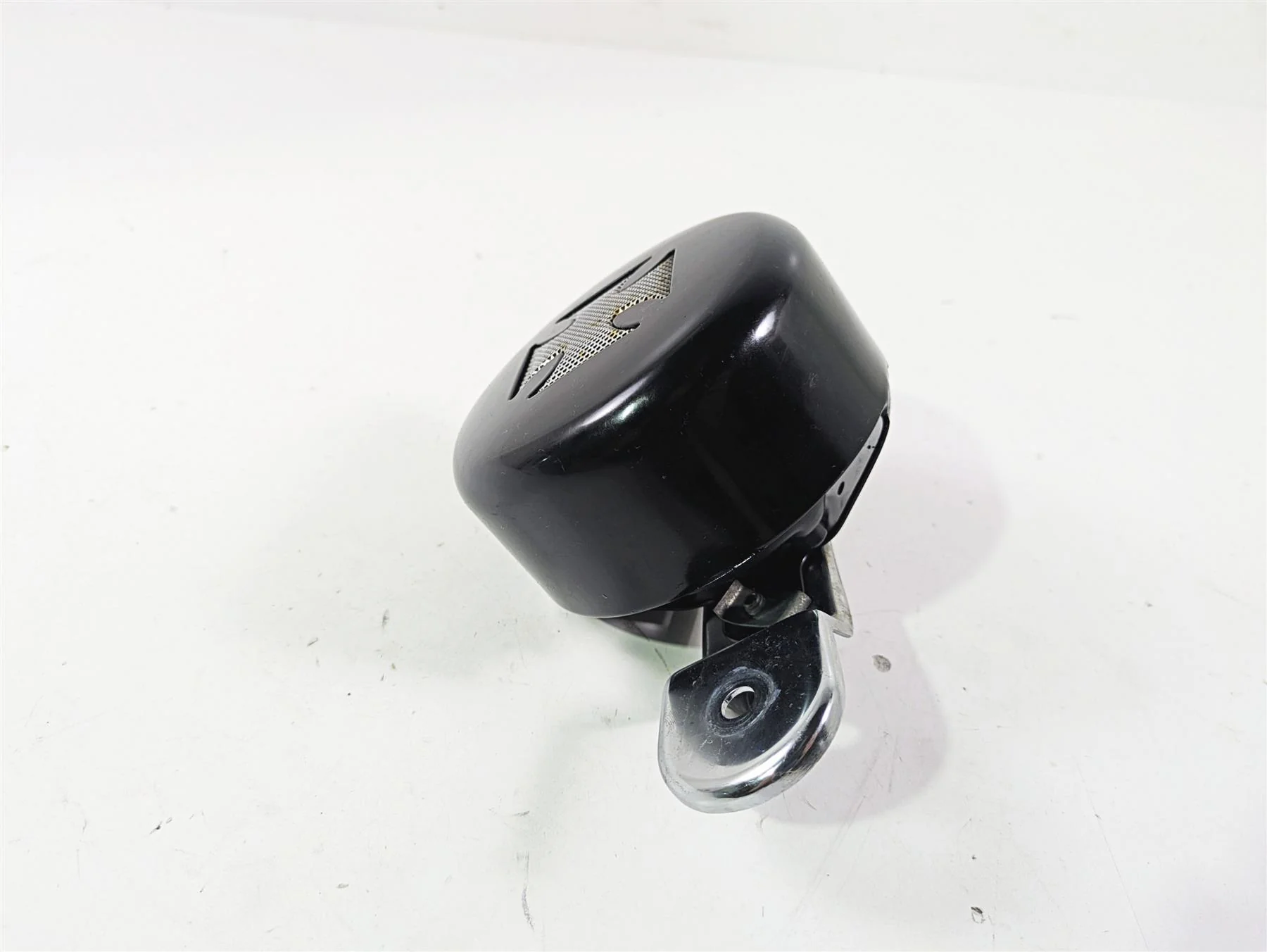 2016 Harley FXDWG Dyna Wide Glide Horn & Custom Cross Cover 69060-90H - Image 2