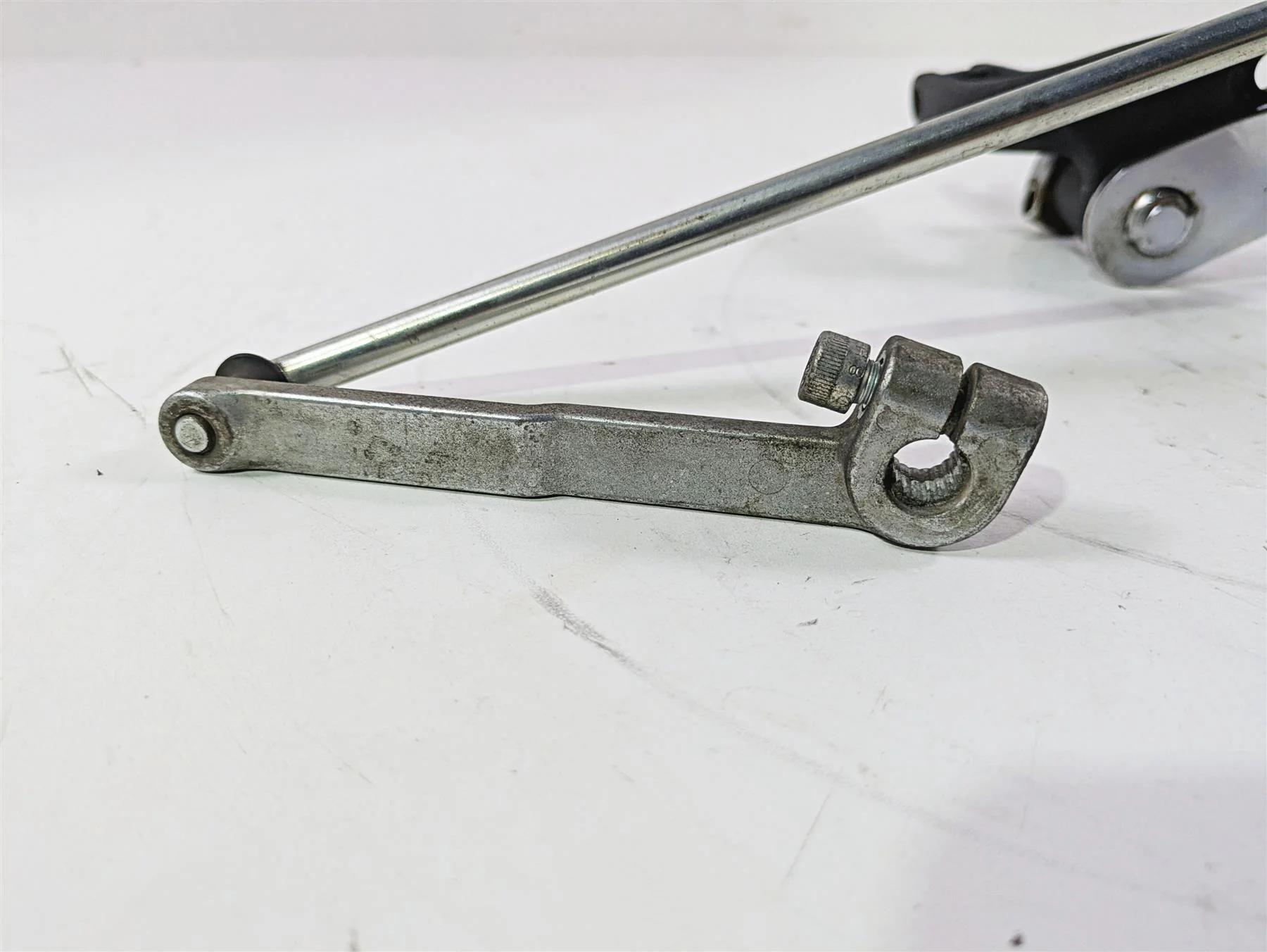 2016 Harley FXDWG Dyna Wide Glide Left Fw Control Footpeg Shifter -Read 33693-03 - Image 5