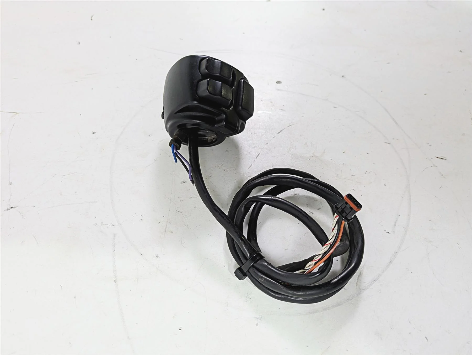 2016 Harley FXDWG Dyna Wide Glide Left Hand Control Switch - Read 71500372A - Image 2
