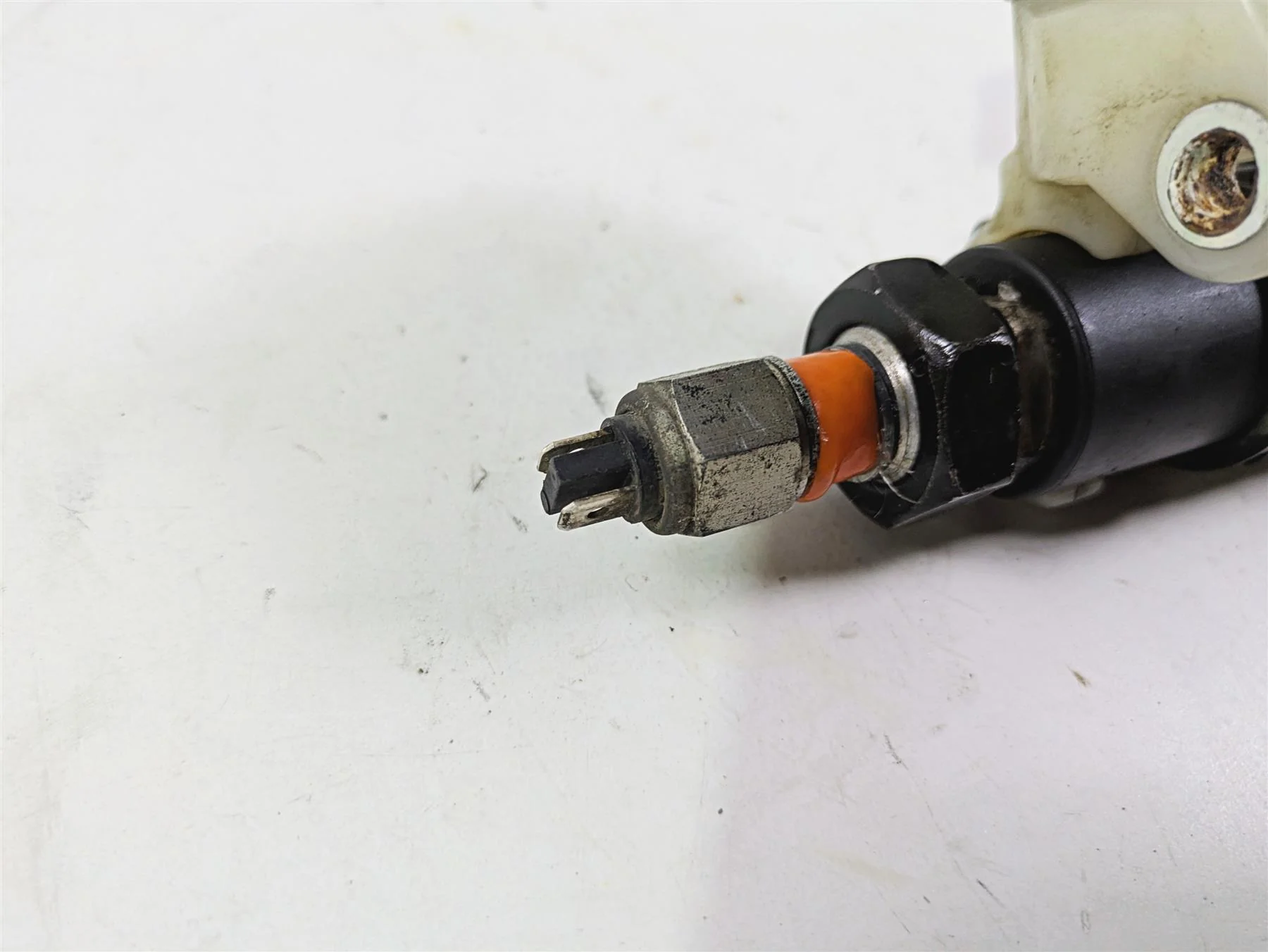 2016 Harley FXDWG Dyna Wide Glide Rear Brake Master Cylinder 41700065A - Image 8