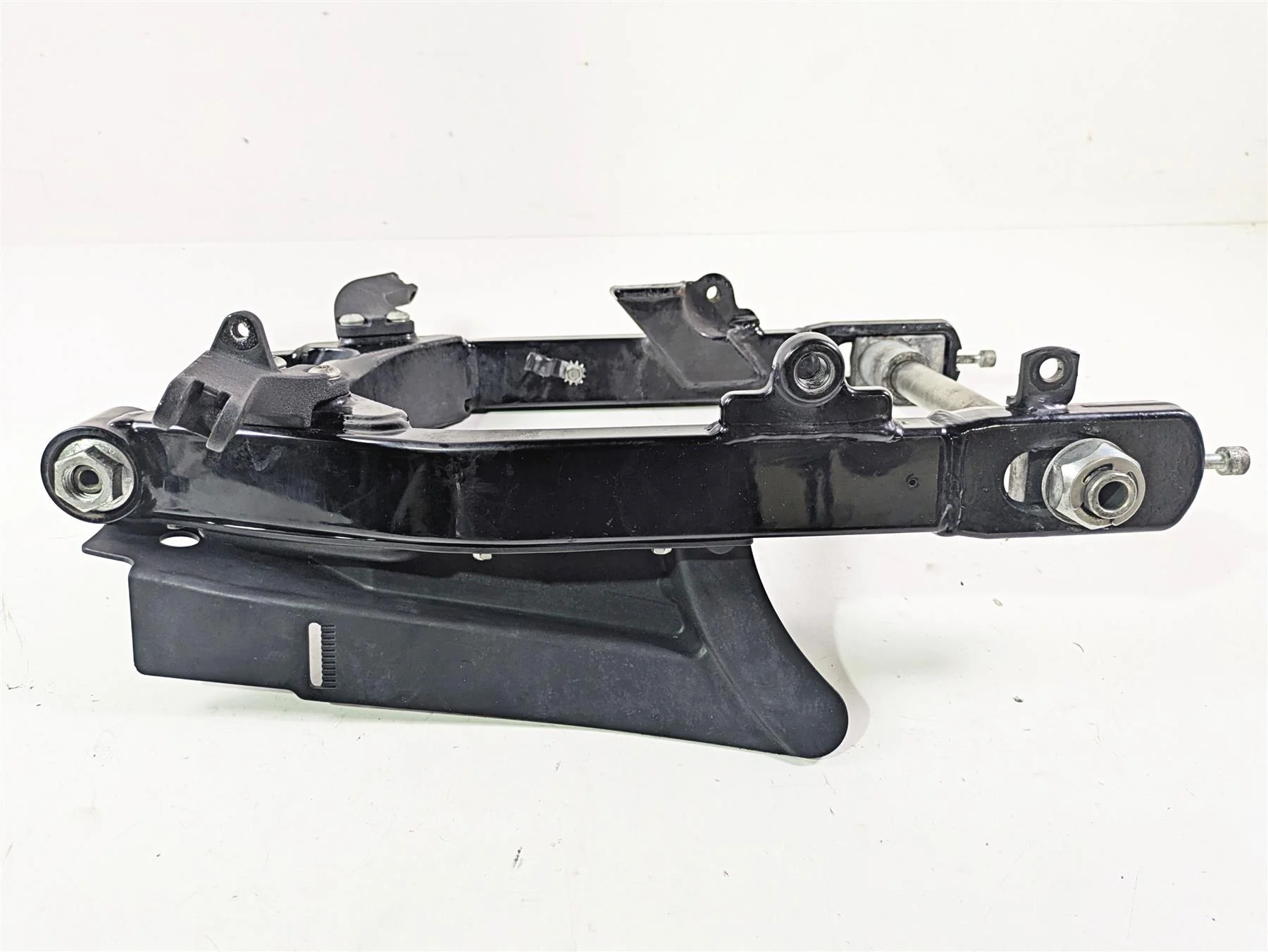 2016 Harley FXDWG Dyna Wide Glide Rear Swingarm & Rear Footpeg Mounts 47820-10 - Image 3