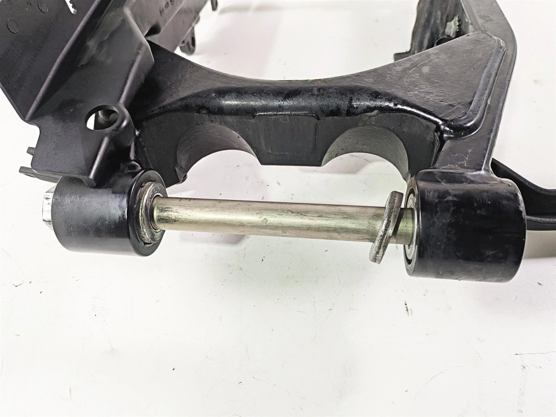 2016 Harley FXDWG Dyna Wide Glide Rear Swingarm & Rear Footpeg Mounts 47820-10 - Image 6