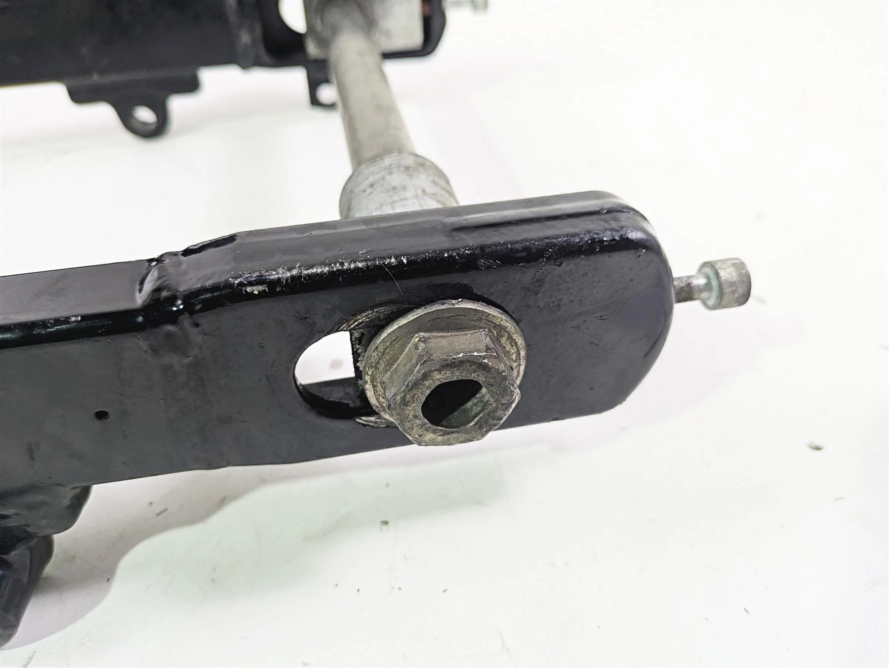 2016 Harley FXDWG Dyna Wide Glide Rear Swingarm & Rear Footpeg Mounts 47820-10 - Image 7
