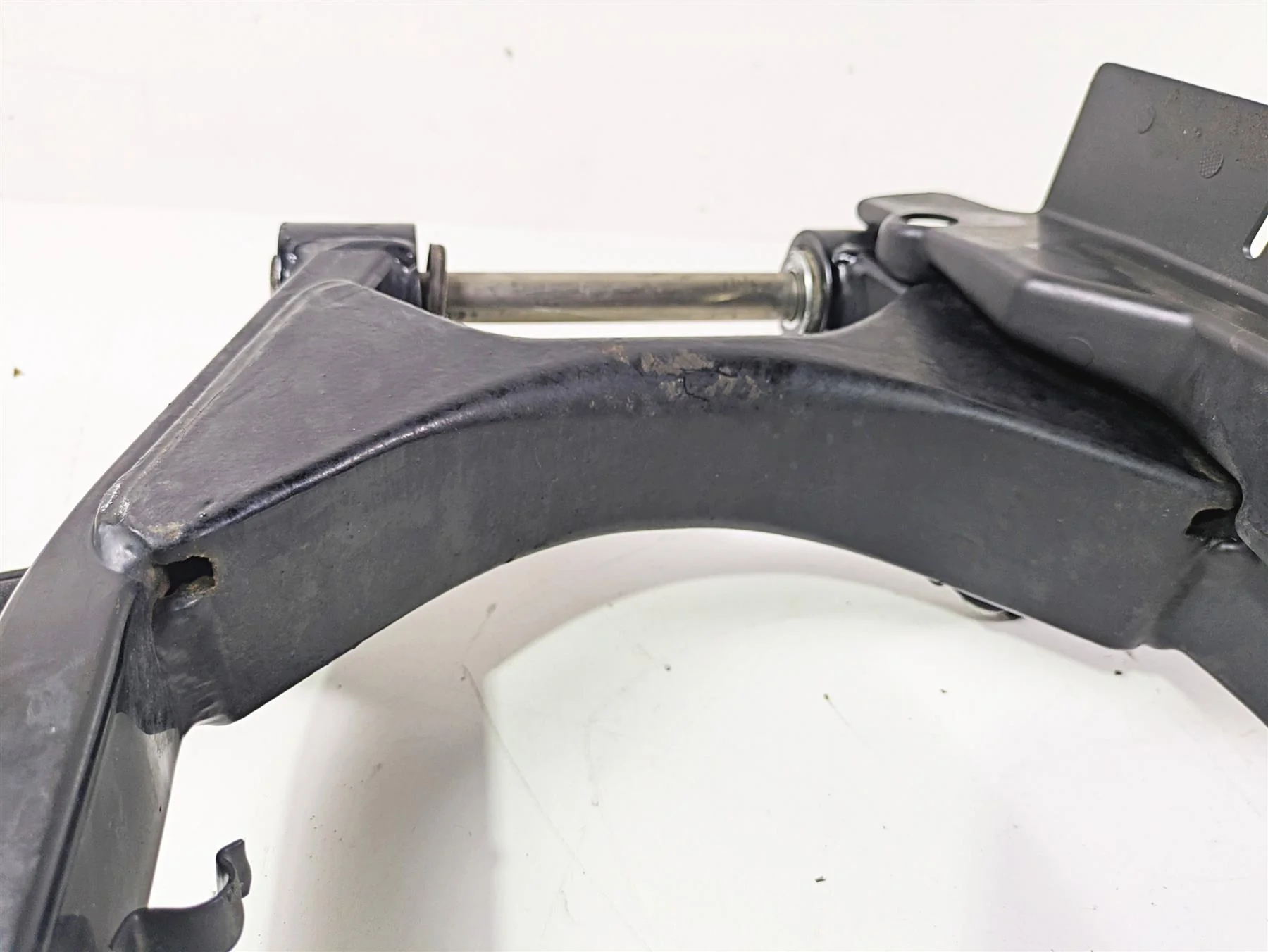 2016 Harley FXDWG Dyna Wide Glide Rear Swingarm & Rear Footpeg Mounts 47820-10 - Image 9