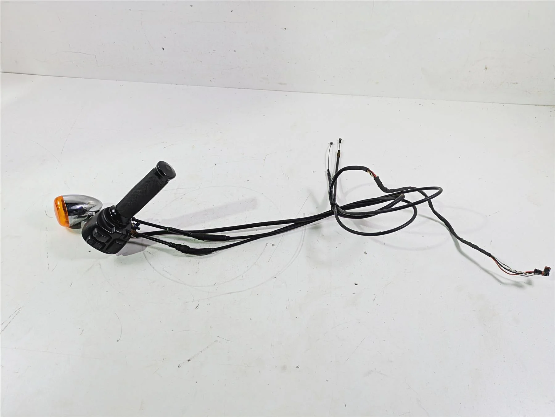 2016 Harley FXDWG Dyna Wide Glide Right Hand Control Switch Set 71500360