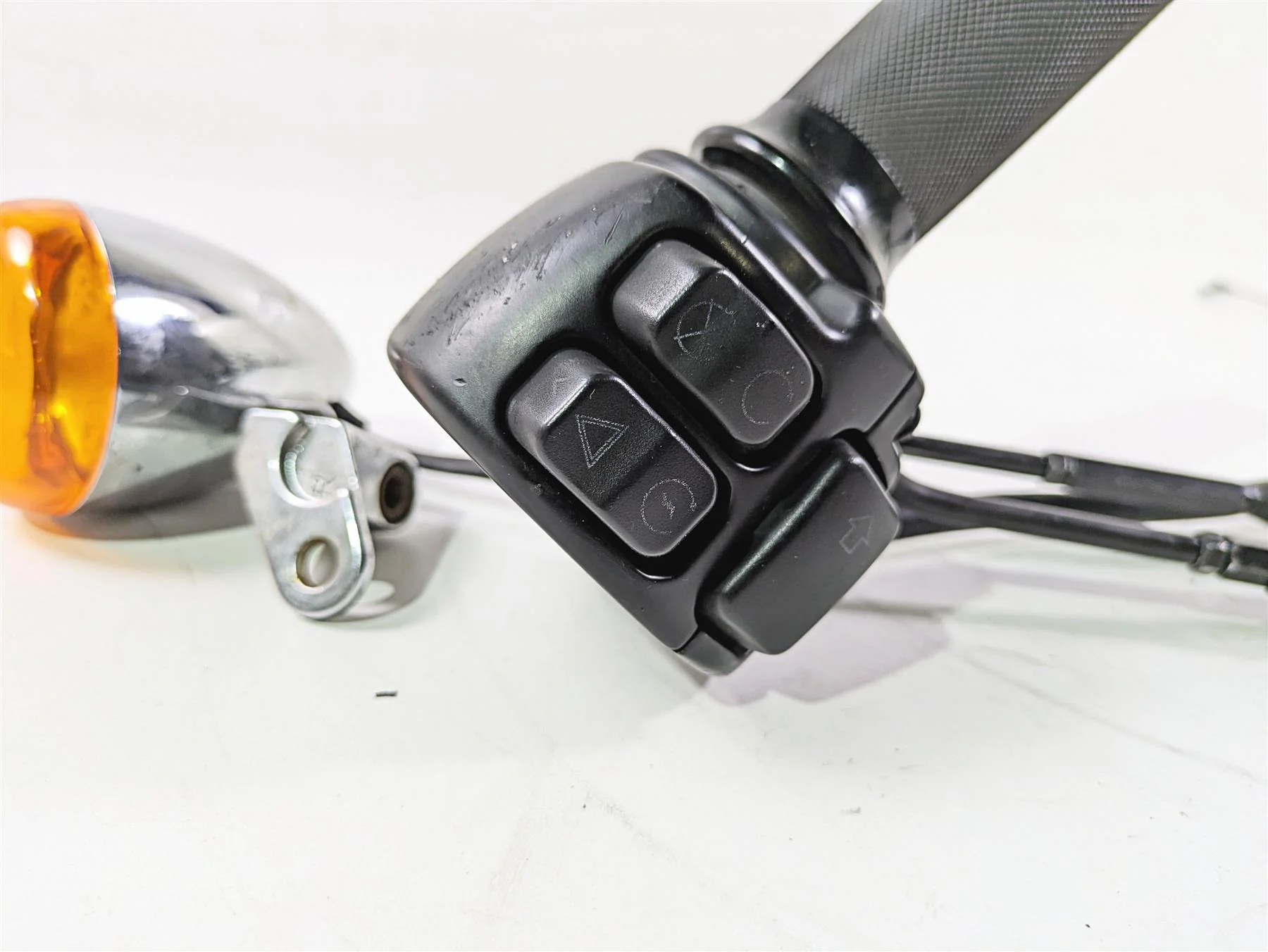 2016 Harley FXDWG Dyna Wide Glide Right Hand Control Switch Set 71500360 - Image 6