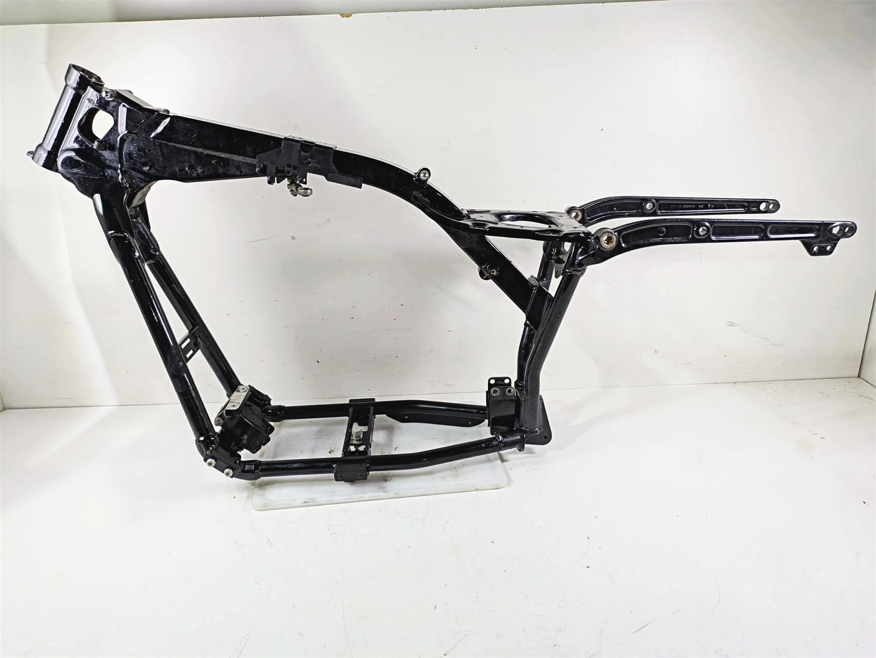 2016 Harley FXDWG Dyna Wide Glide Straight Main Frame Chassis 34dgr 47748-10A - Image 8