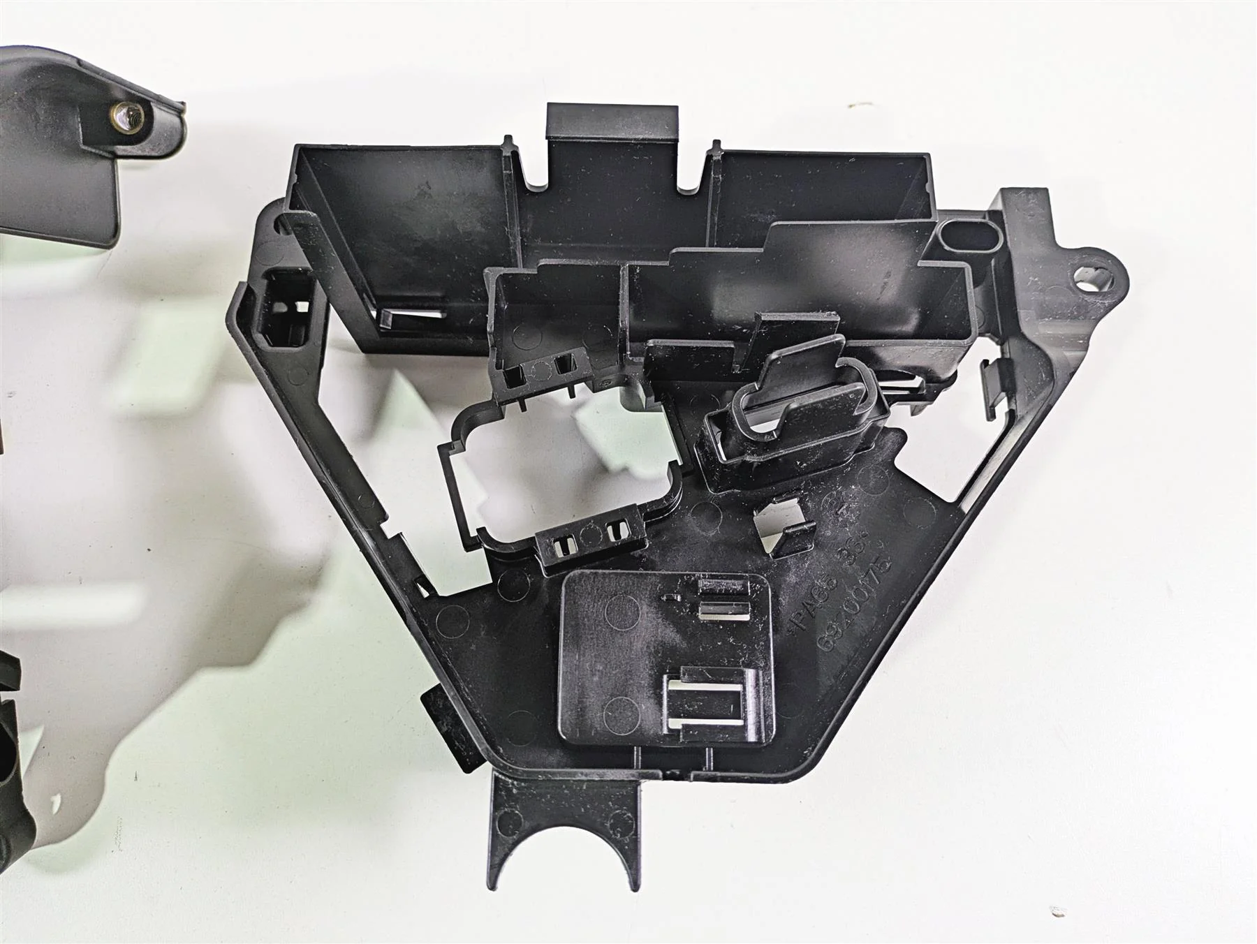 2016 Harley Touring FLHR Road King  Battery & Electrical Holder Set 66000010A - Image 6