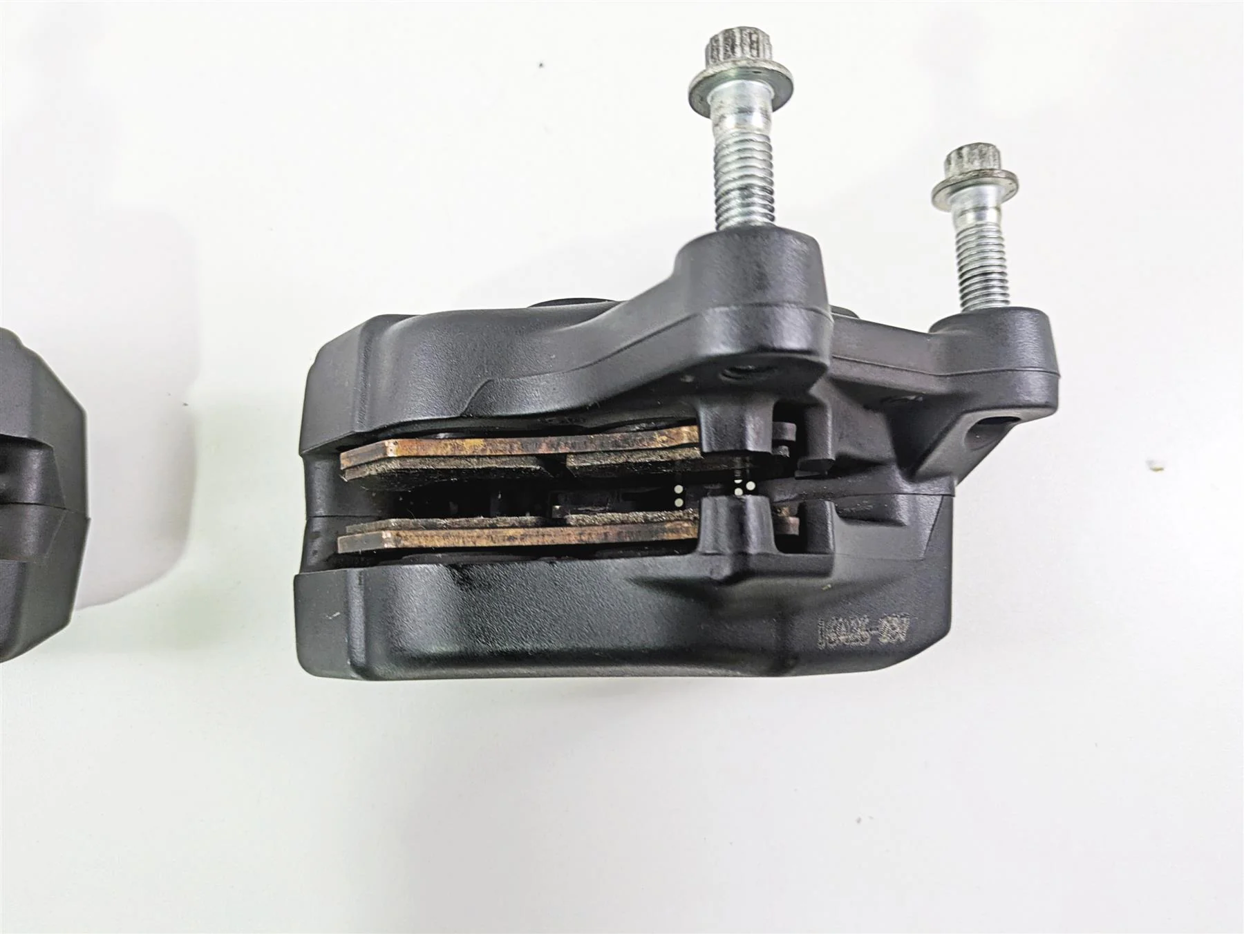2016 Harley Touring FLHR Road King  Front Brake Caliper Set 43027-08 44023-08 - Image 12