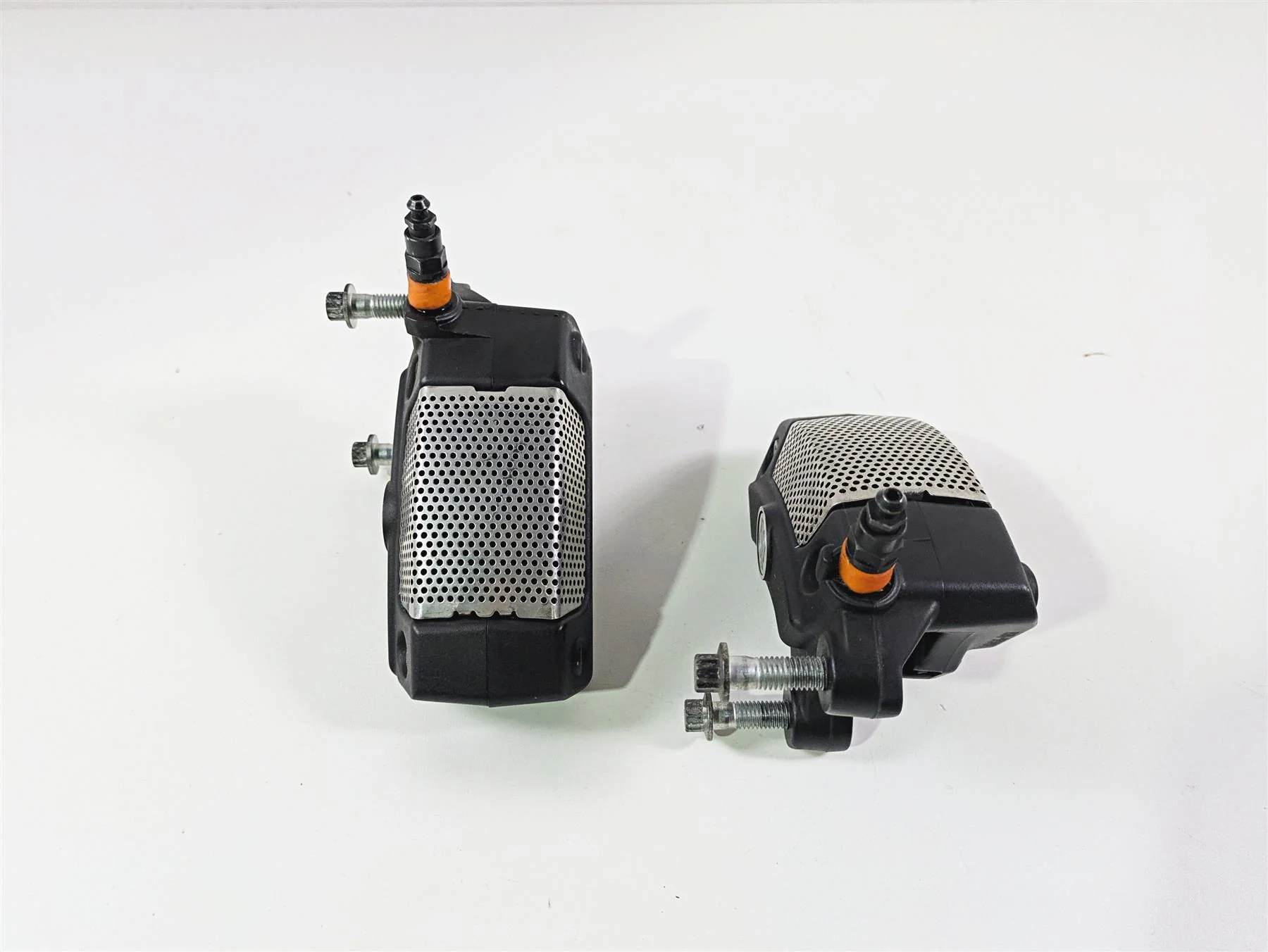 2016 Harley Touring FLHR Road King  Front Brake Caliper Set 43027-08 44023-08 - Image 2