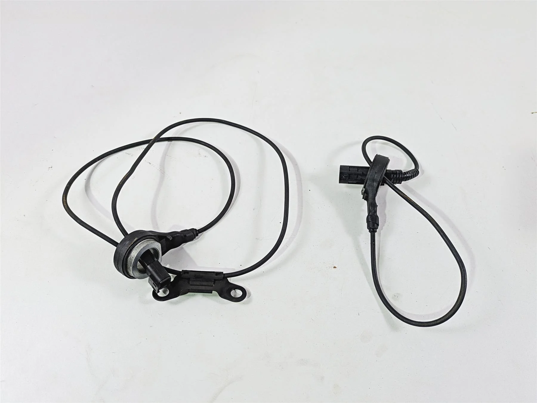 2016 Harley Touring FLHR Road King  Front Rear Abs Wheel Speed Sensors 32700017