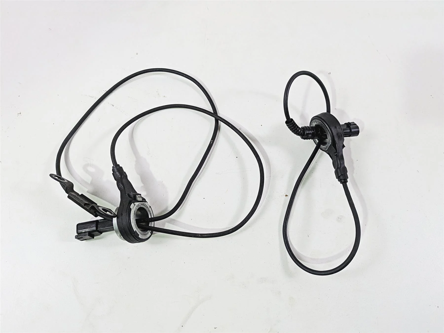 2016 Harley Touring FLHR Road King  Front Rear Abs Wheel Speed Sensors 32700017 - Image 10