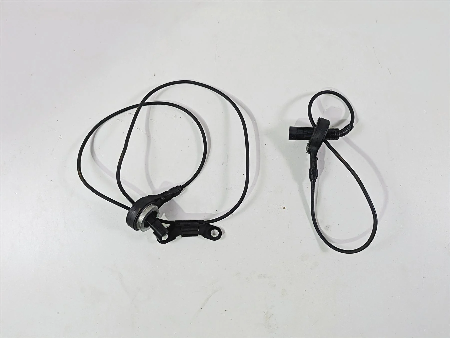 2016 Harley Touring FLHR Road King  Front Rear Abs Wheel Speed Sensors 32700017 - Image 3