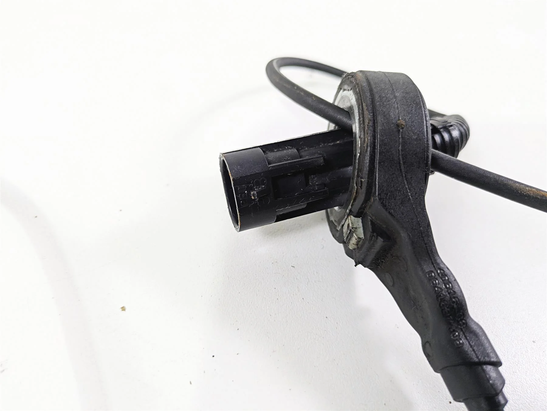 2016 Harley Touring FLHR Road King  Front Rear Abs Wheel Speed Sensors 32700017 - Image 8