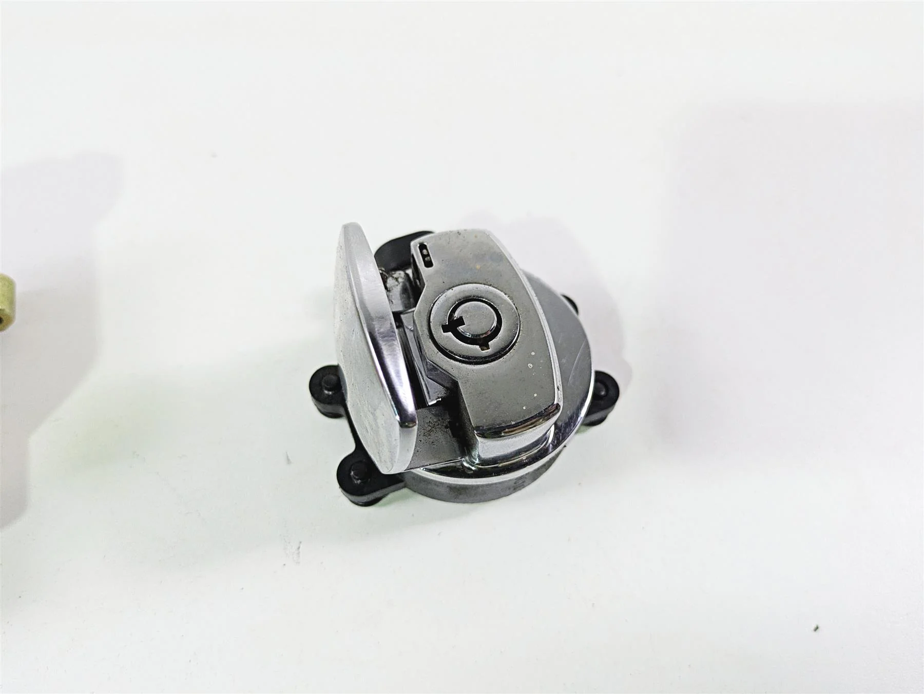 2016 Harley Touring FLHR Road King  Ignition Switch Key Lock Set 71400010A - Image 8