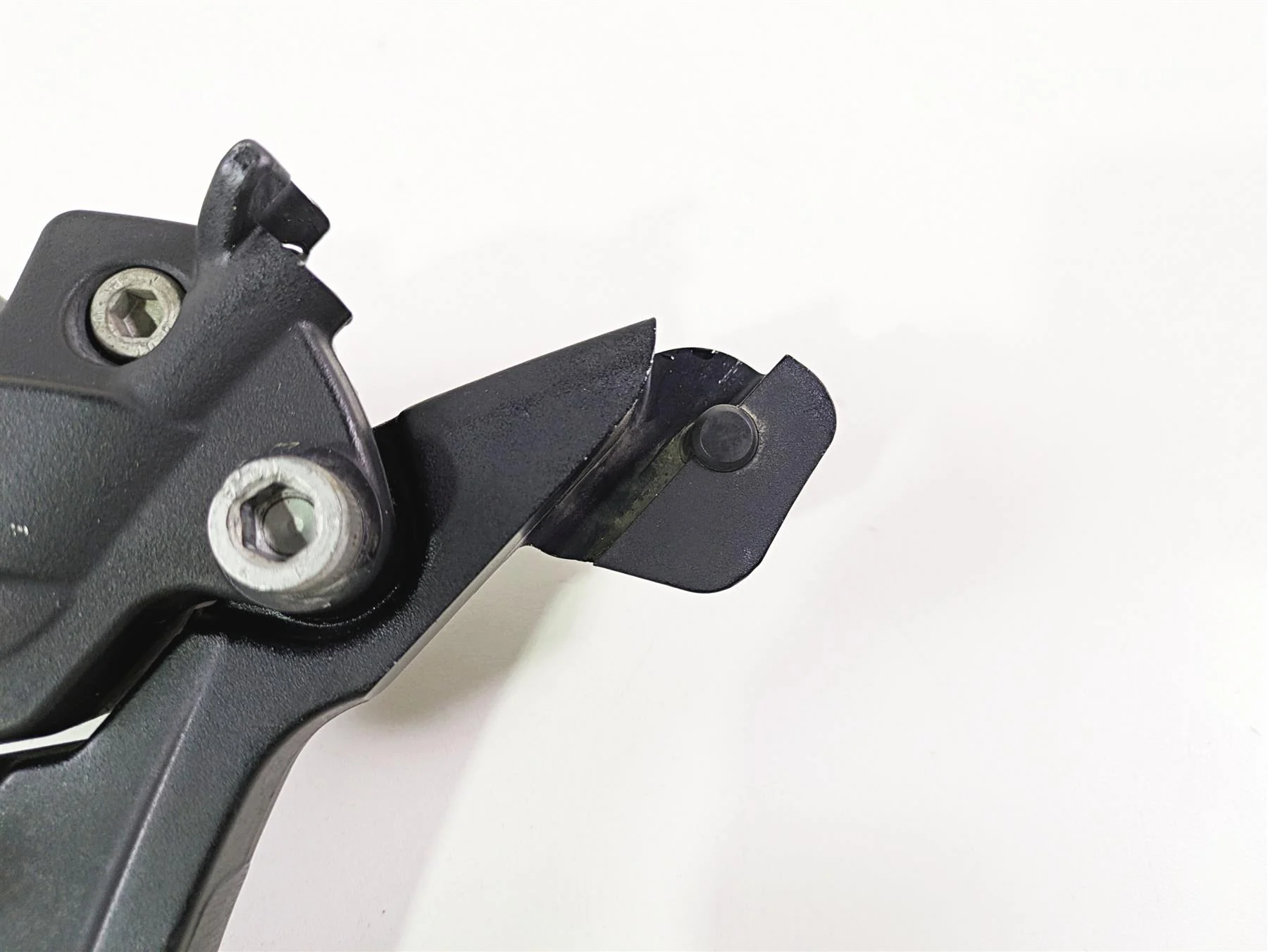 2016 Harley Touring FLHR Road King  Rear Brake Caliper & Bracket 44080-08C - Image 8