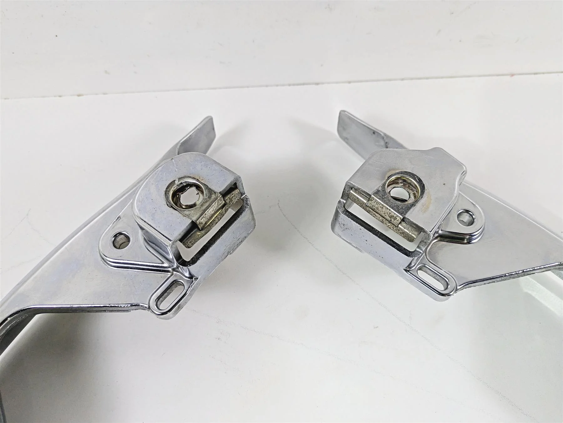 2016 Harley Touring FLHR Road King  Rear Chrome Bag Support & Light Set 90200503 - Image 5